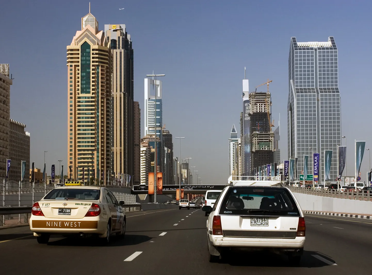 Такси на улицах Дубая. Иллюстративное фото.