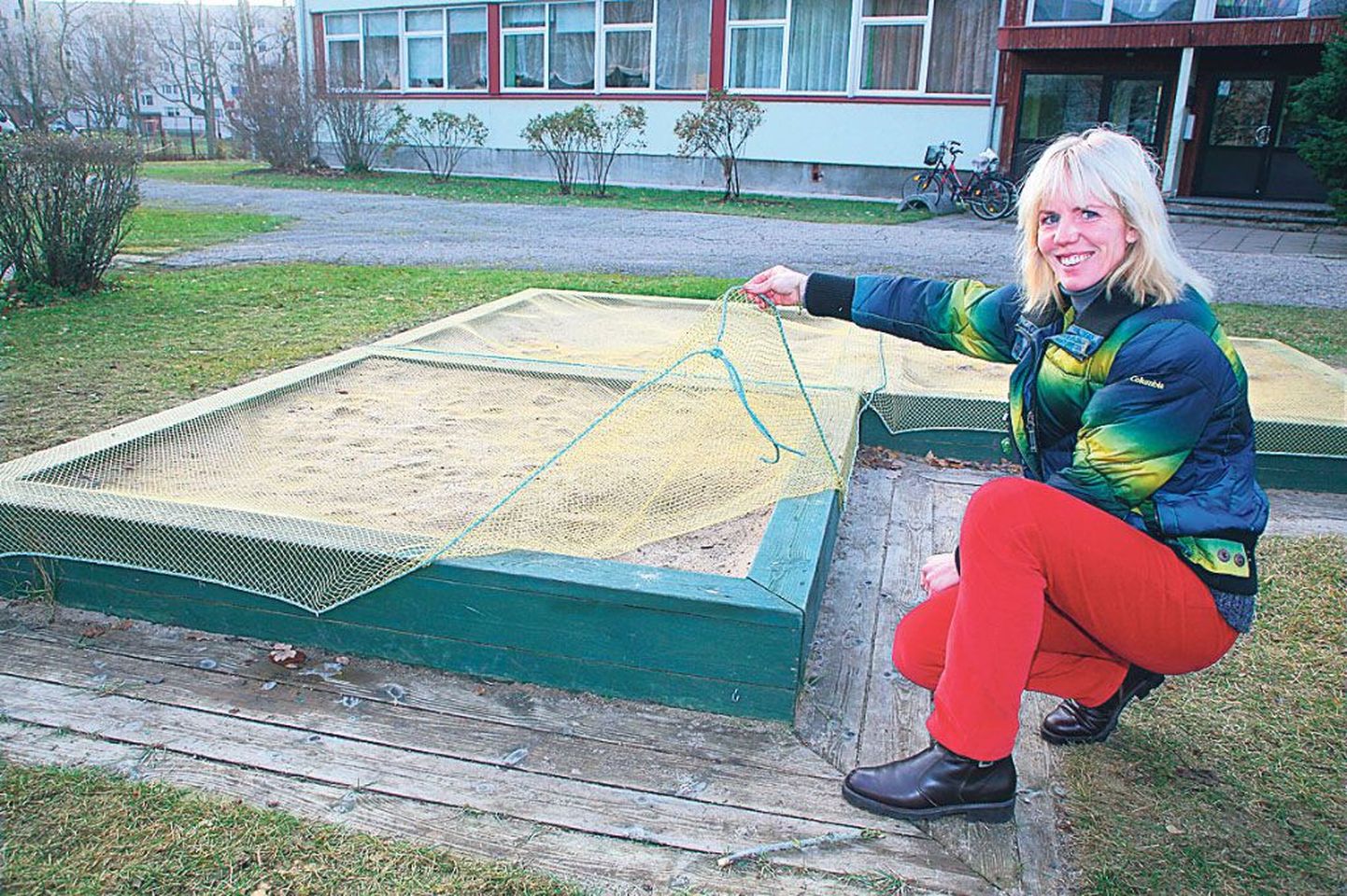 Pärast seda, kui liivakastid said võrguga kaetud, pole Pärnu Mai lasteaia tervishoiutöötaja Kristi Pajo sealt enam kassikakat leidnud.