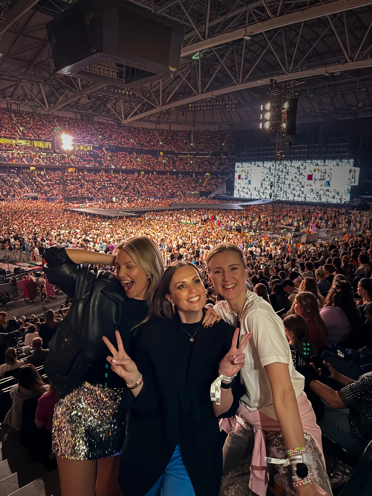 Эстонская телеведущая Кейли Сюкияйнен побывала на концерте поп-звезды Тейлор Свифт в Стокгольме.