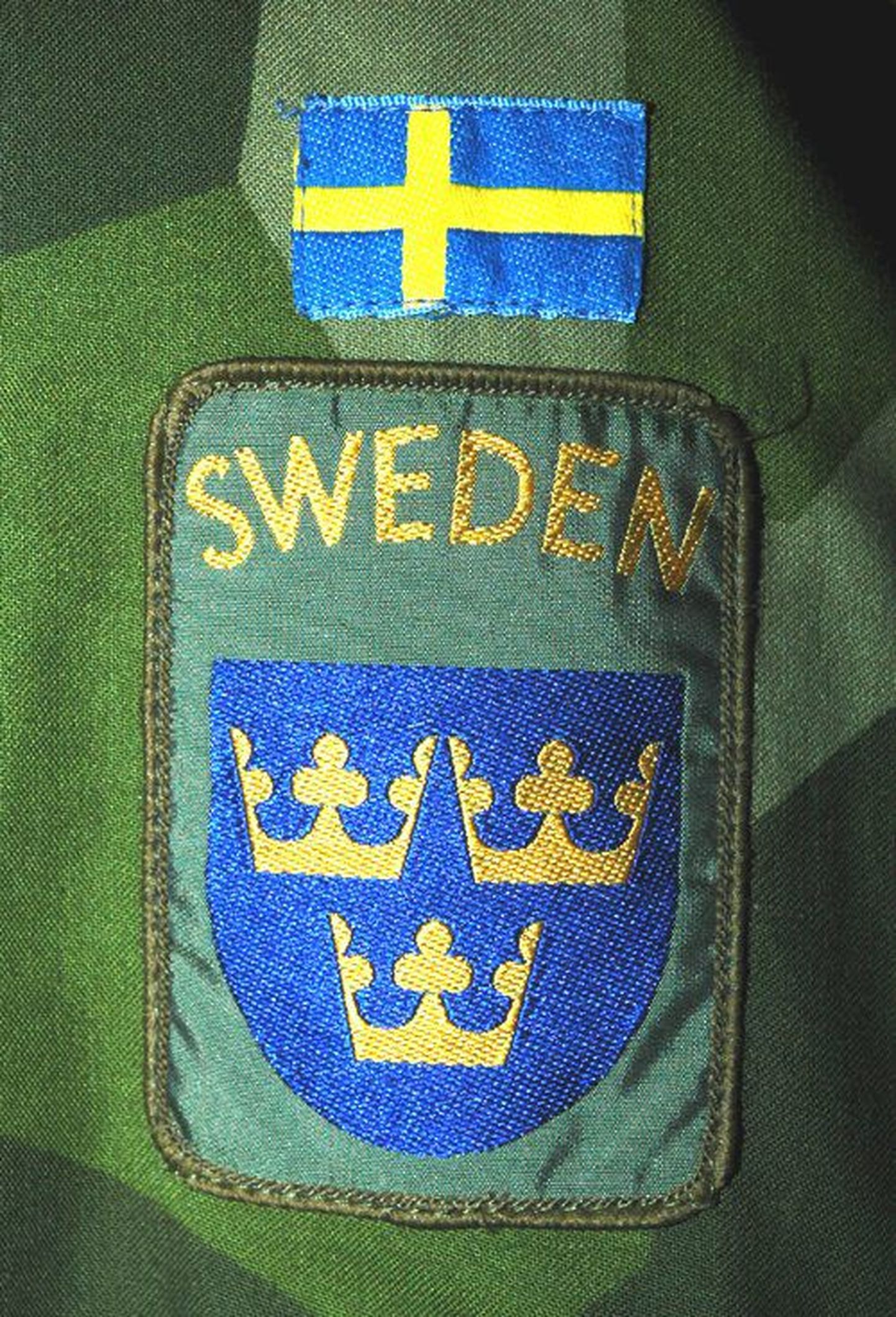 ISAFi rootslasest sõduri embleem vormiriietusel.