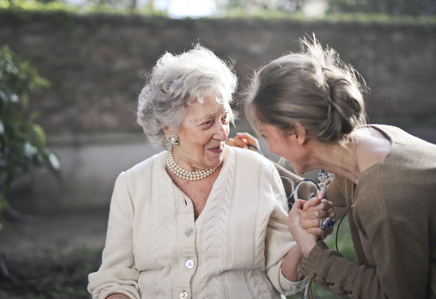 Naistel on suurem tõenäosus haigestuda Alzheimeri tõppe.