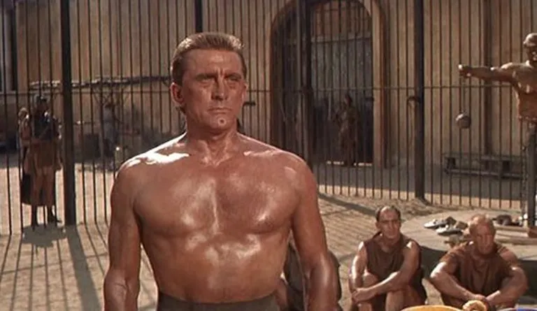 Kaader filmist «Spartacus», esiplaanil Kirk Douglas