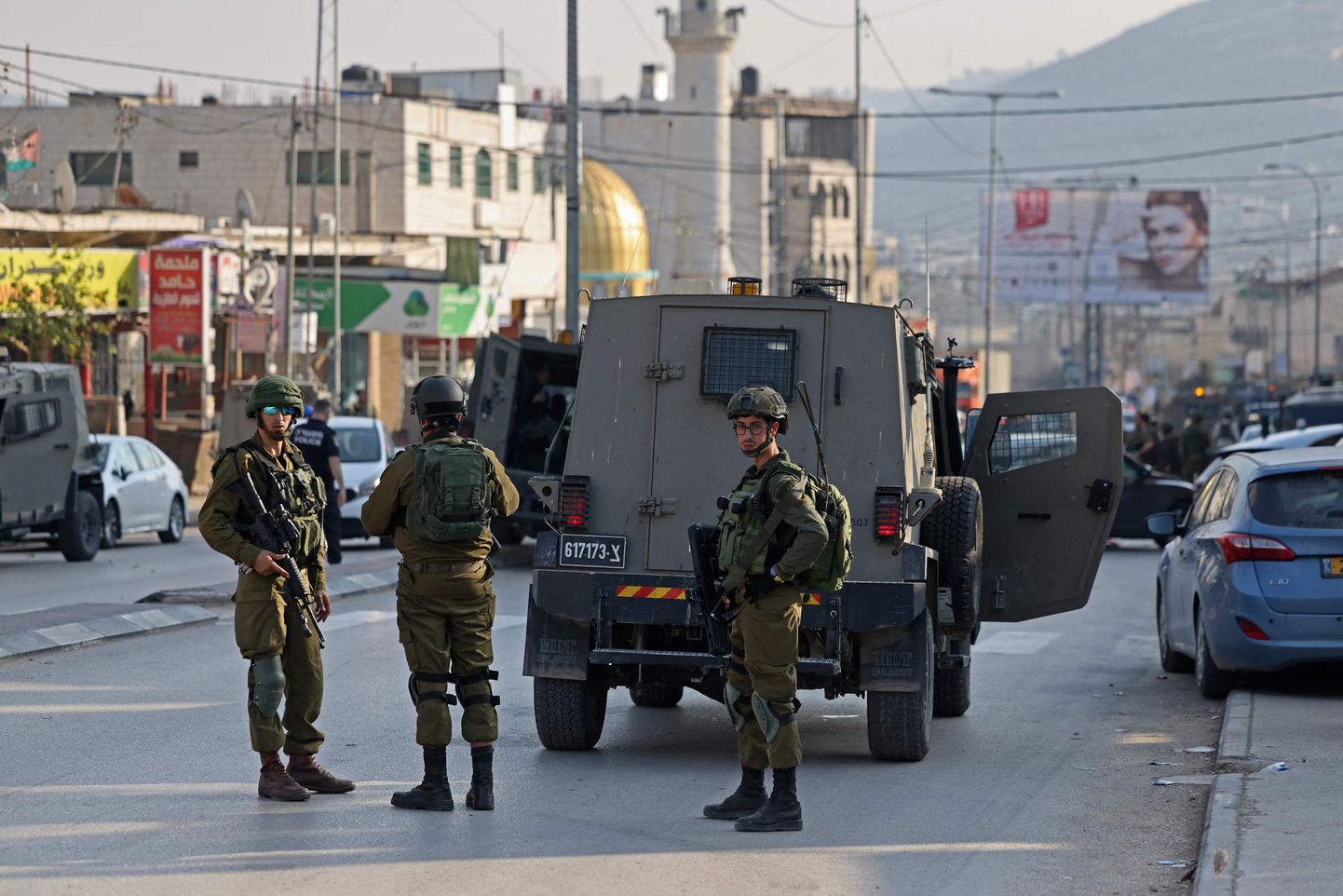 Iisraeli julgeolekujõud patrullimas okupeeritud Läänekaldal Huwaras pärast kahe iisraellasest tsiviilisiku hukkumist tulistamisvahejuhtumis.