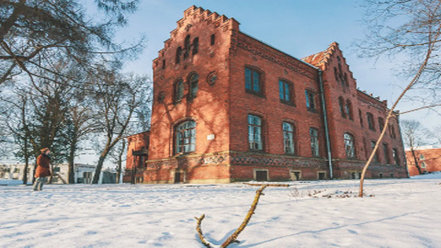 Tulevikus asustavad kunagise Kreenholmi direktori villa kunstnikud, kes saavad seal elada, töötada, suhelda ja oma kunsti eksponeerida.
