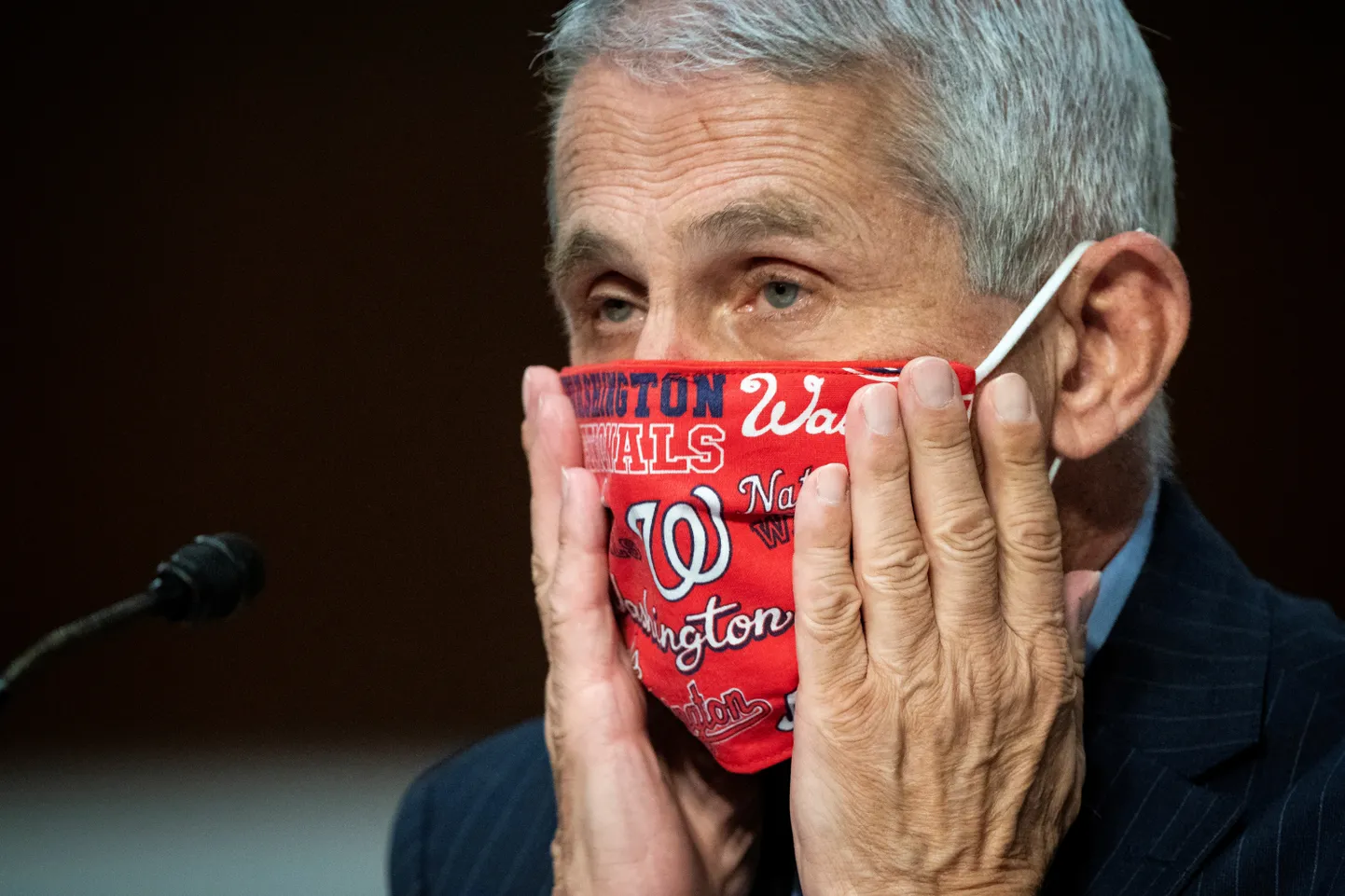 Dr Anthony Fauci maski seadmas Senatis peetud koroonaviiruspuhangu aegse tööle ja kooli naasmisega seotud probleemide arutelul Washingtonis 30. juunil 2020.a.