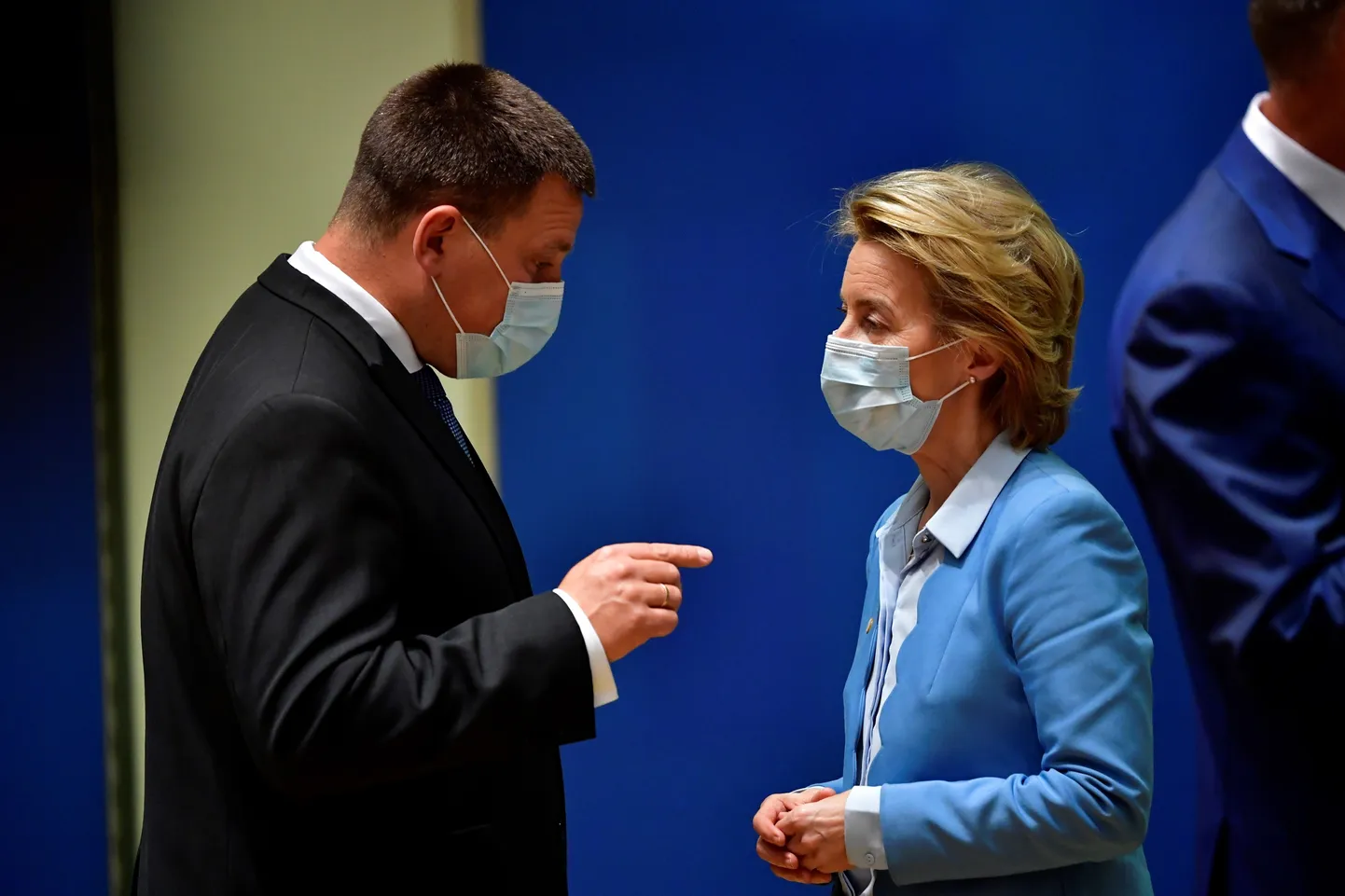 Peaminister Jüri Ratas ja Euroopa Komisjoni president Ursula von der Leyen juulis Brüsselis peetud ülemkogul.