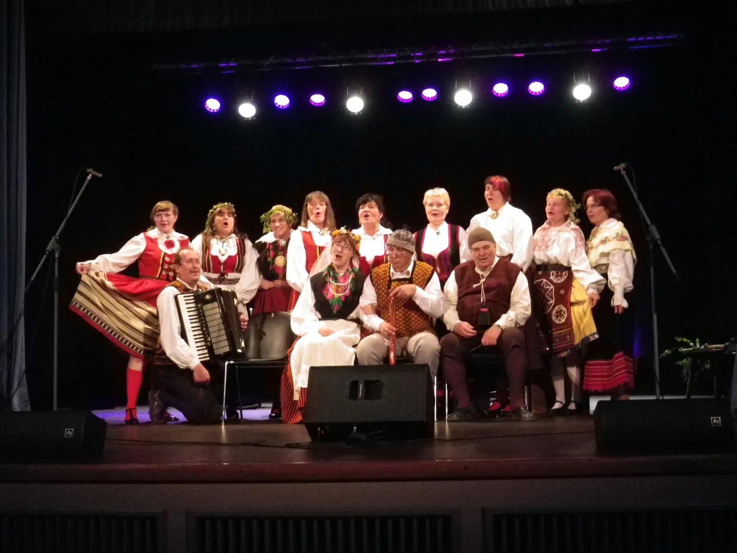 Saaremaa puuetega inimeste ansambel Viu on osalenud pea kõigil puuetega inimeste kultuurifestivalidel ja tuleb tänavu ka Rakverre.
