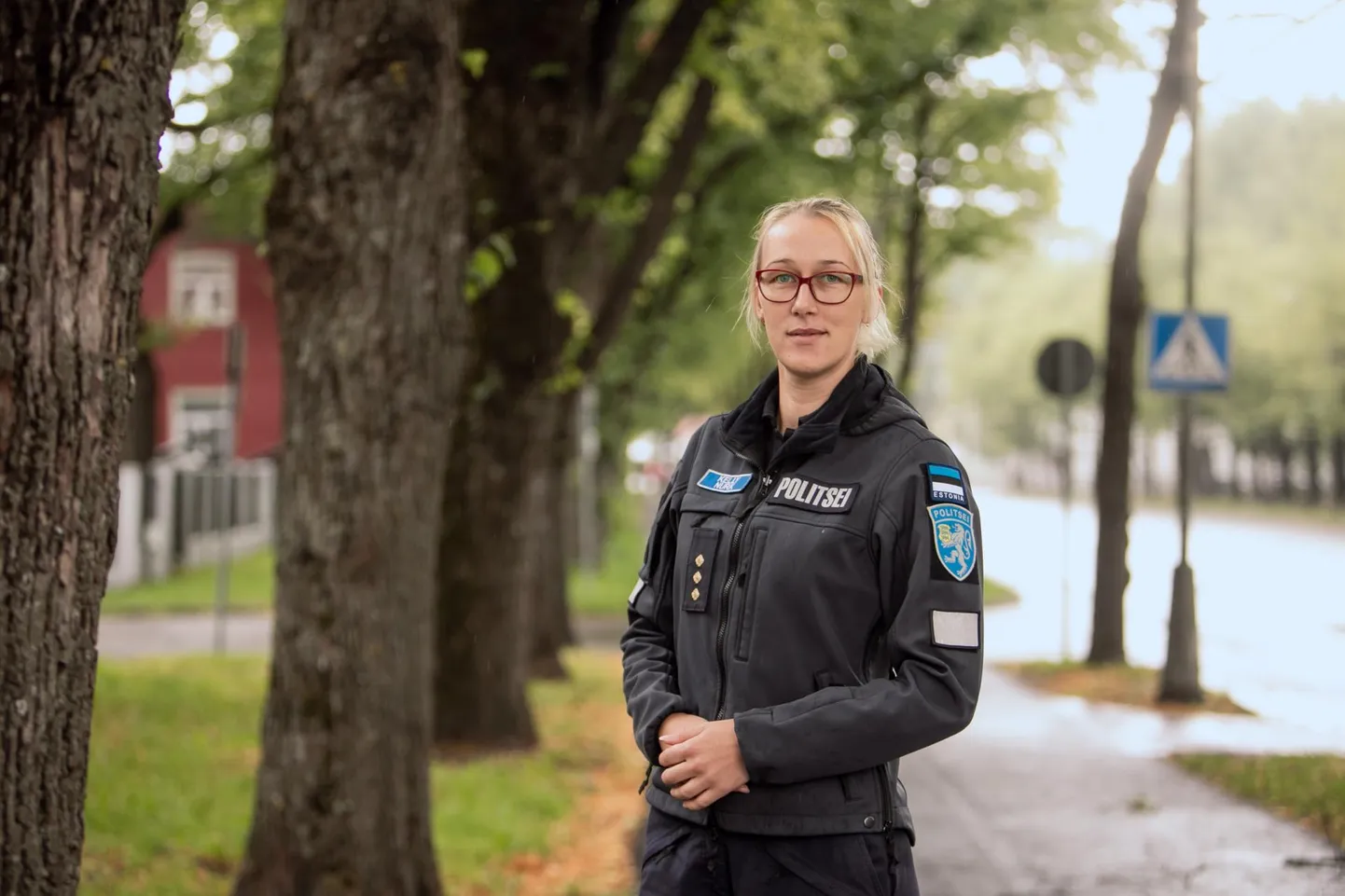 Piirkonnapolitseinik Kelly Nurk suhtleb sageli väärteo toime pannud lastega ja selgitab neile, mida nad valesti tegid.