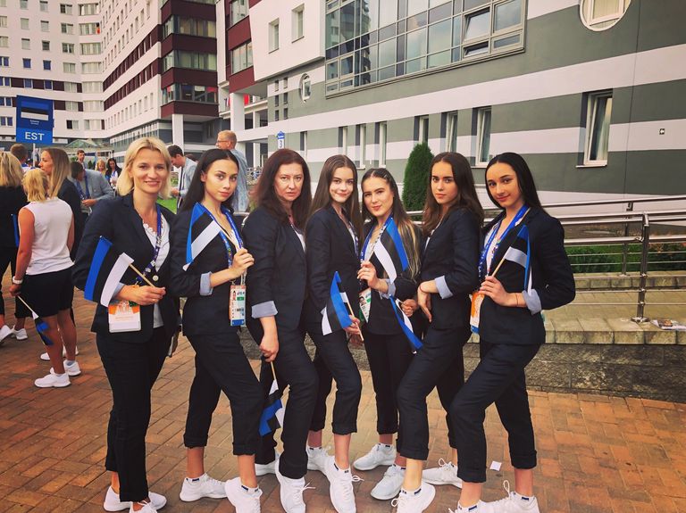 Eesti iluvõimlemise naiskond Minskis Euroopa mängude avatseremoonial.