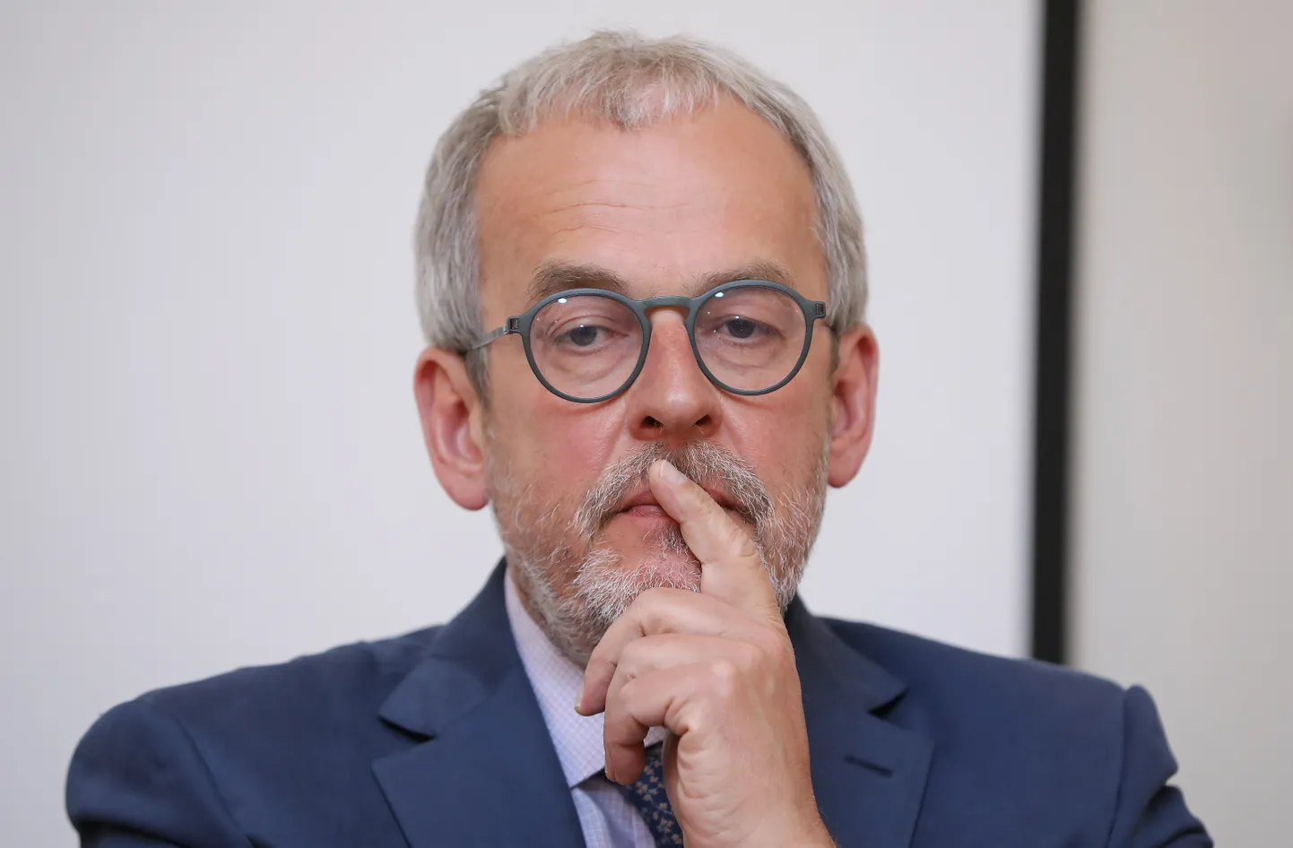 Eiropas parlamenta deputāts Roberts Zīle piedalāsTiesībsarga biroja rīkotajā publiskajā diskusijā "Patstāvīgo iestāžu neatkarība v. politiskā griba Satversmes 58.panta kontekstā" par patstāvīgo un neatkarīgo iestāžu politizācijas riskiem.