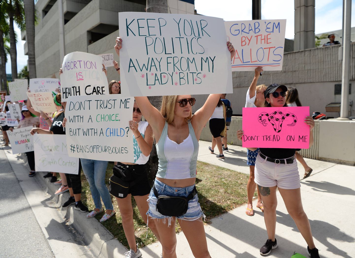 Protestijad Floridas abordipiirangute vastu meelt avaldamas.