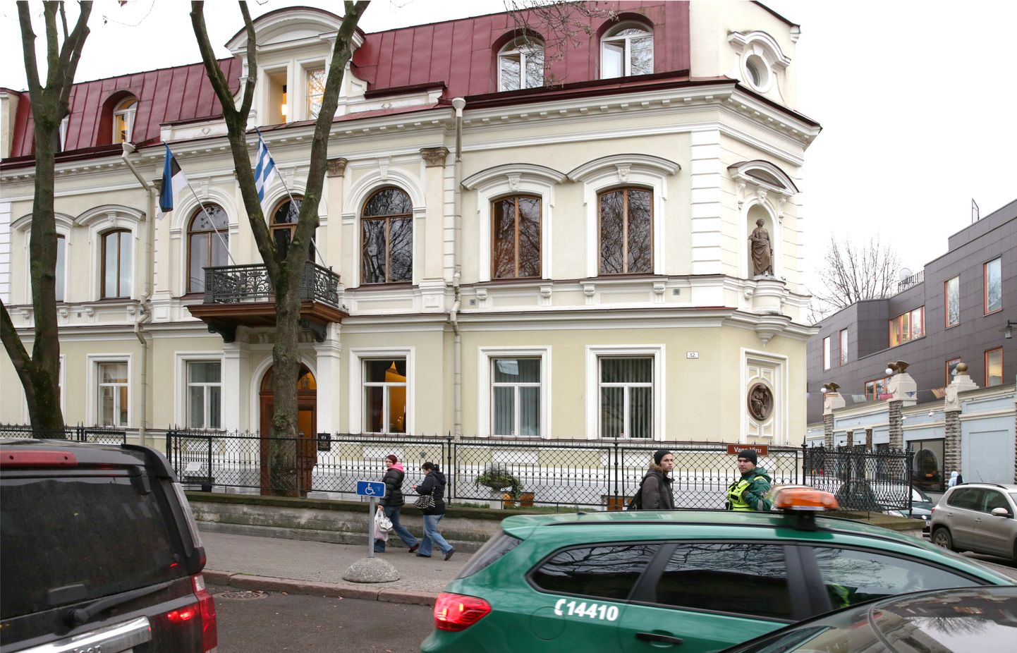 Tallinna linnavolikogu hoone Vana-Viru tänaval.