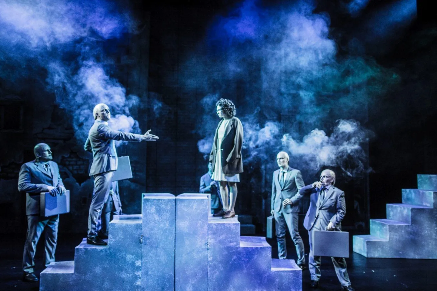 Andres Roosileht, Karl Sakrits, Doris Tislar, Mihkel Vendel, Tiina Tõnis Mait Jooritsa lavastuses «Momo», mida mängitakse teatris NUKU.