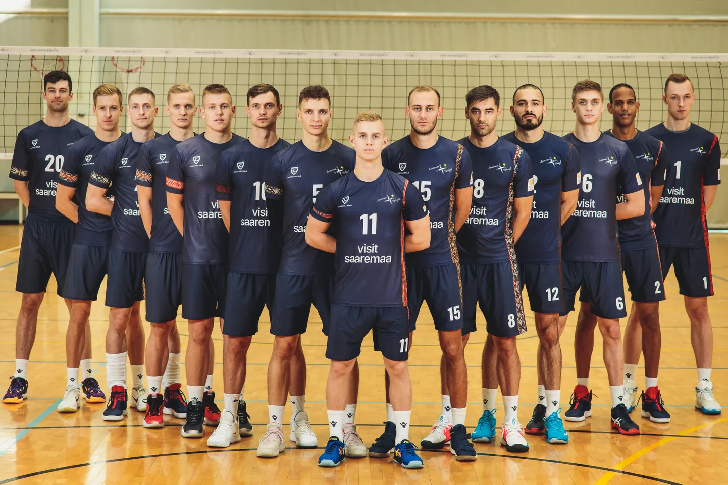 KIHELKONNAKIRJAS: Beau Grahamil Mustjala, Reto Giegeril Kihelkonna, Taavi Preil Kaarma, Mart Toomil Kihelkonna, Robin Albal Kärla, Johan Vahteril Jaani, Rauno Tammel Kaarma, Alari Saarel Muhu, Helar Jalal Valjala, Artis Caicsil Karja, Daniel Macielil Pöide, Markus Uuskaril Püha, Javier Jimenezil Kärla, Henri Treialil Anseküla ja Harri Palmaril Jämaja kihelkonna motiividega särk.