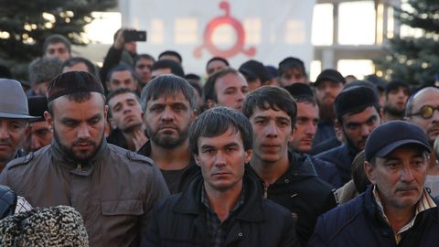 Tšetšeenia juhid ähvardasid toonitud klaasidega autode juhte Ukrainasse rindele saata