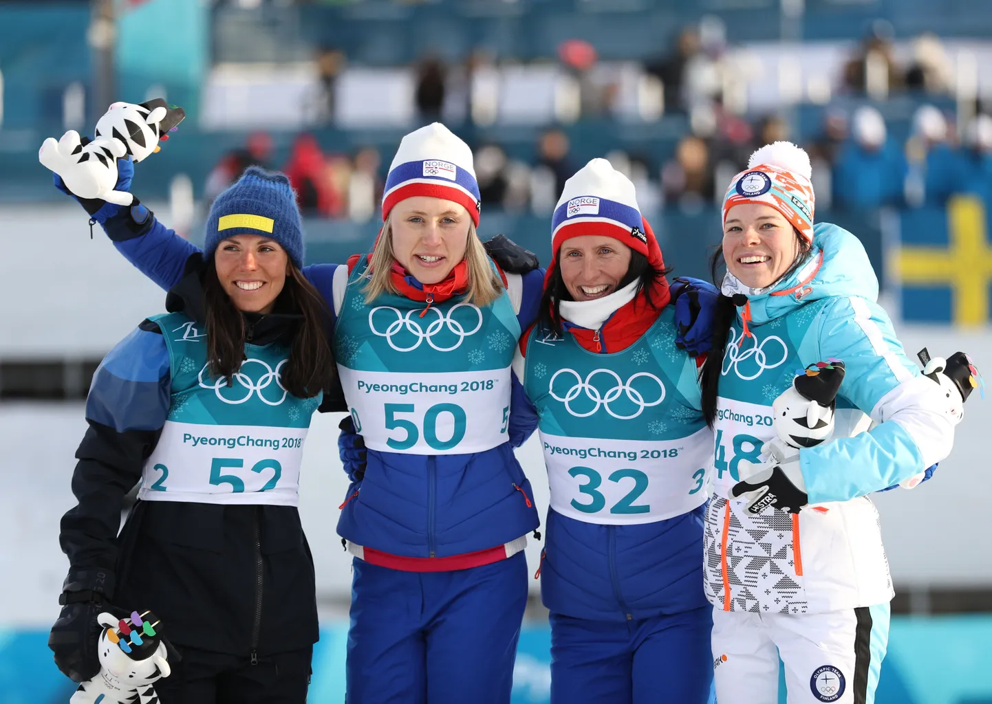 Haruldane vaatepilt: murdmaasuusatamise 10 km vabatehnika sõidu järel oli poodiumil neli naist - kuldne Ragnhild Haga (50), hõbedane Charlotte Kalla (52) ning pronksised Marit Björgen (32) ning Krista Pärmäkoski (48).