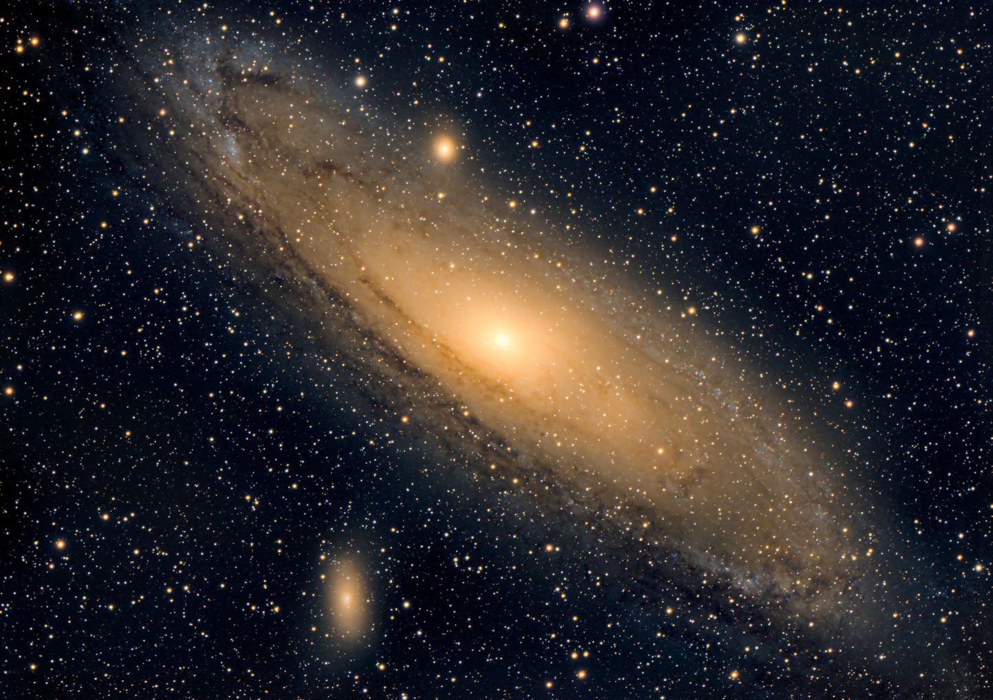 Andromeeda galaktika on spiraalgalaktika, mis on Maast umbes 2,5 miljoni valgusaasta kaugusel.