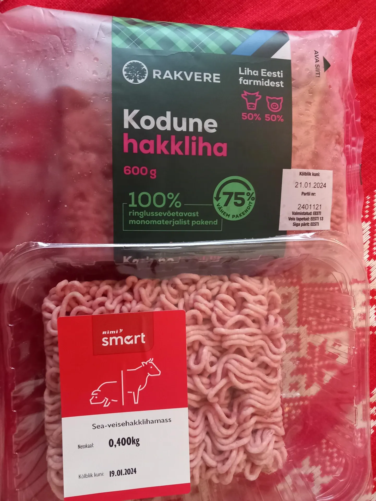 Tõime poest koju eestimaise hakkliha ja poole soodsama, Poolas toodetu, mis sisaldab liha tegelikult vaevu üle poole massist.