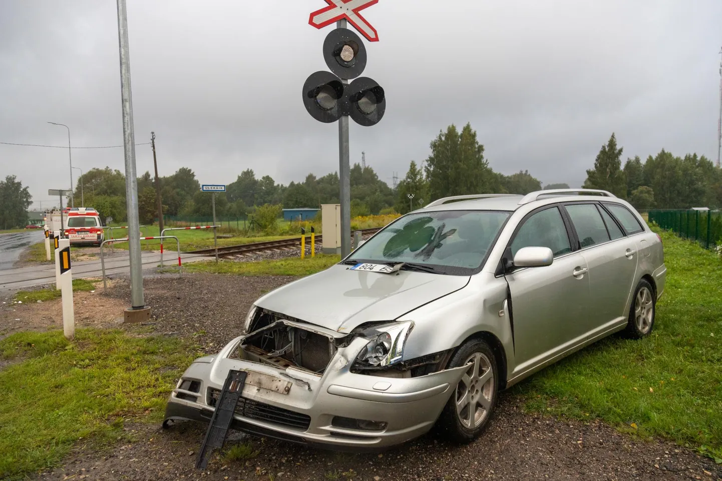 Neljapäeva õhtul riivas rong autot. Kahjustada sai auto kaitseraud.