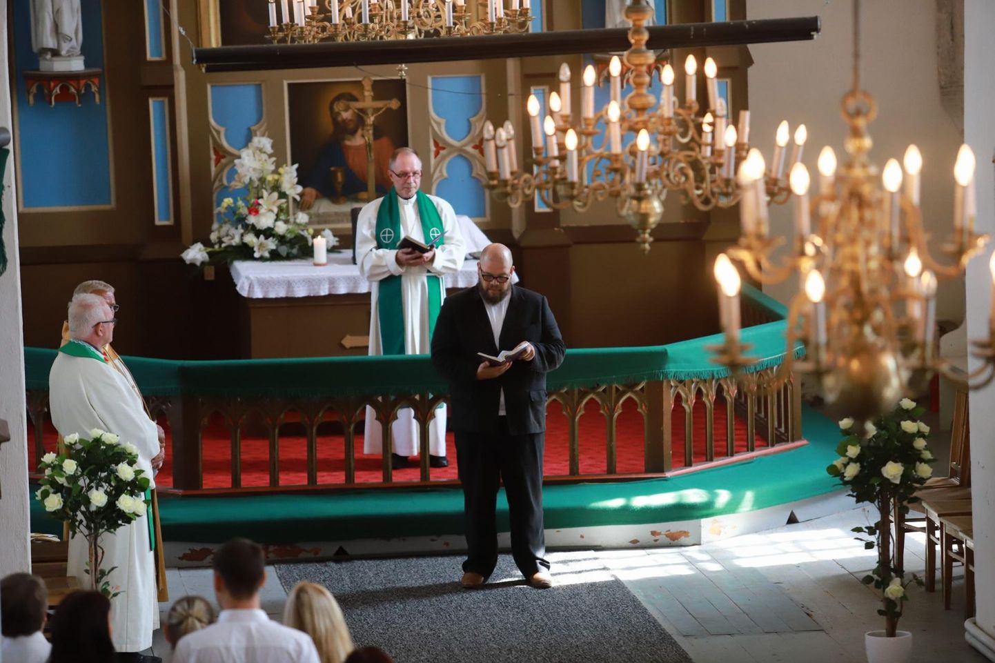 Viru-Jaakobi kirikus mälestati kauaaegset koguduse õpetajat Madis Oviiri.