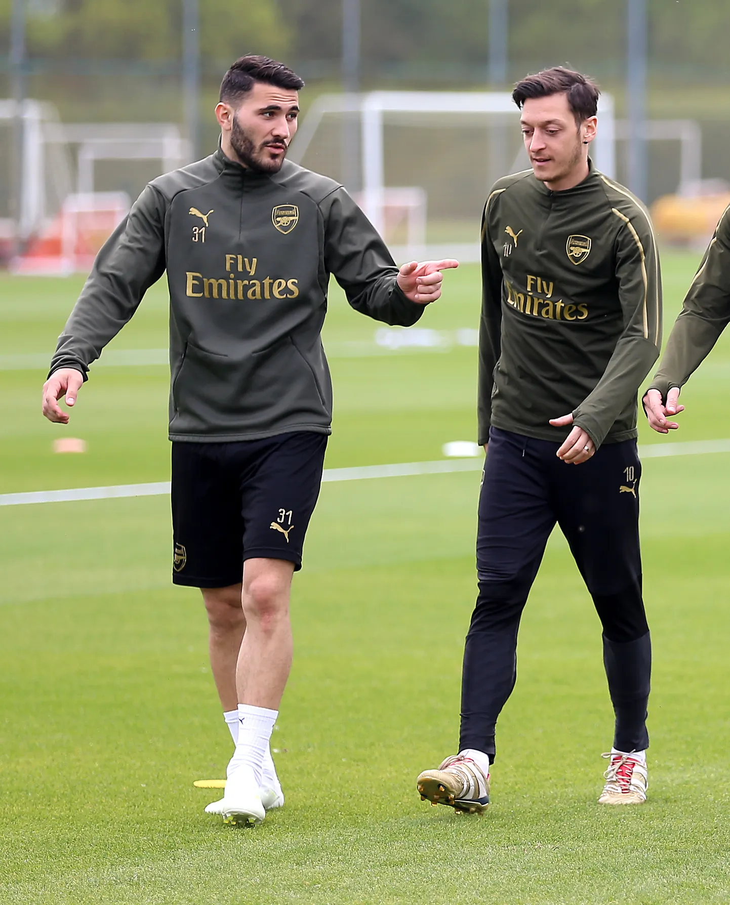 Sead Kolasinac ja Mesut Özil.