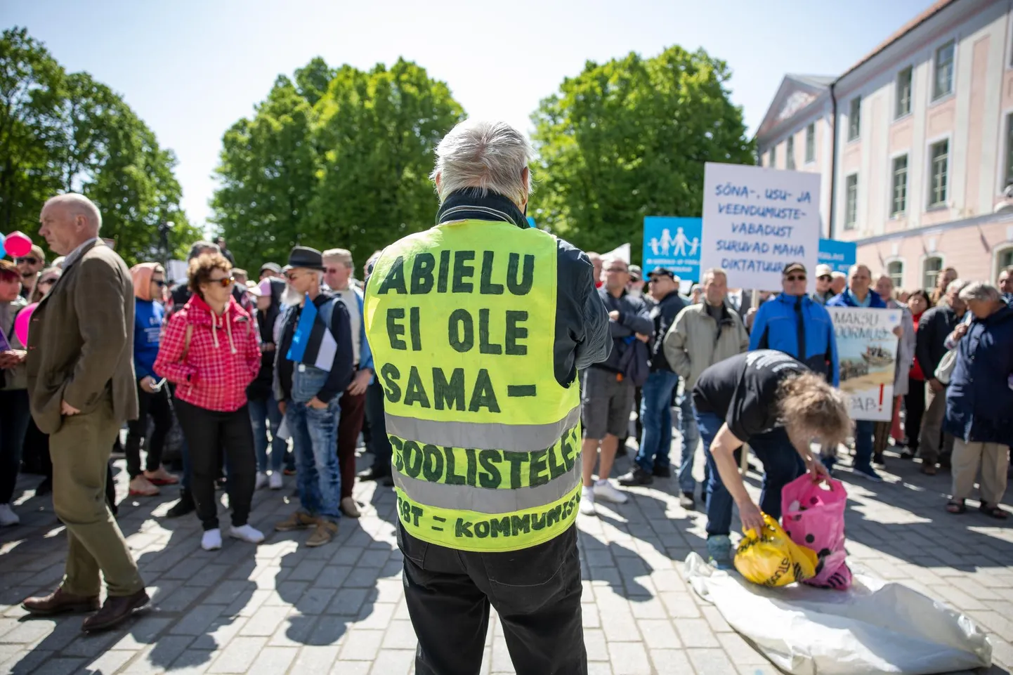 27. mail toimunud meeleavaldus Tallinnas Toompeal, kus protestiti abieluvõrdsuse vastu.