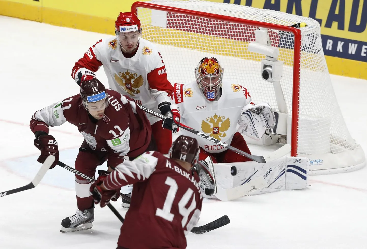 Хоккейный матч между сборными Латвии и России на чемпионате мира 2019 года.