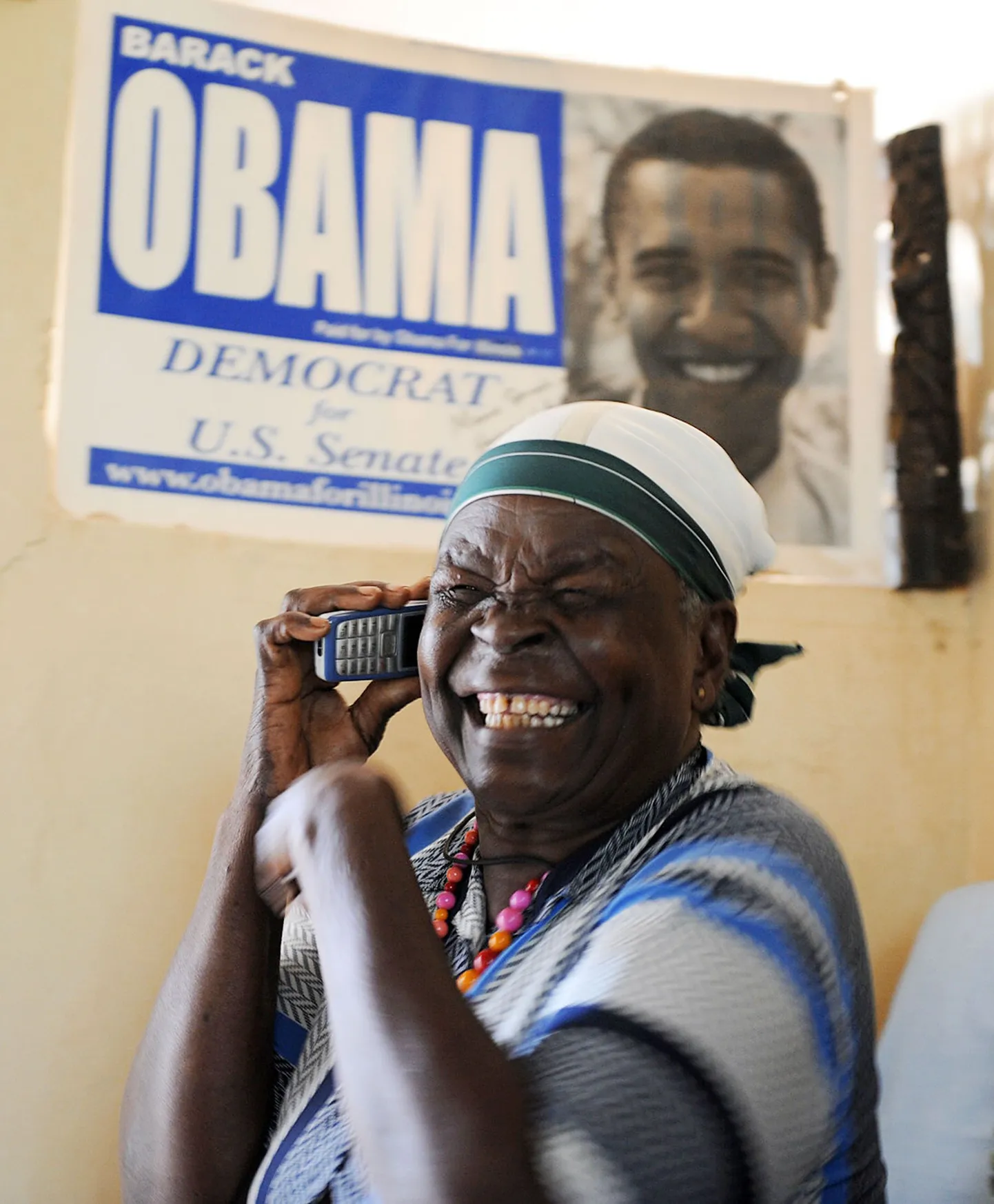 Kenyas elav Sarah Obama 2008. aasta augustis võtmas vastu õnnitlusi, pärast seda kui pojapoeg Barack nimetati demokraatide presidendikandidaadiks.