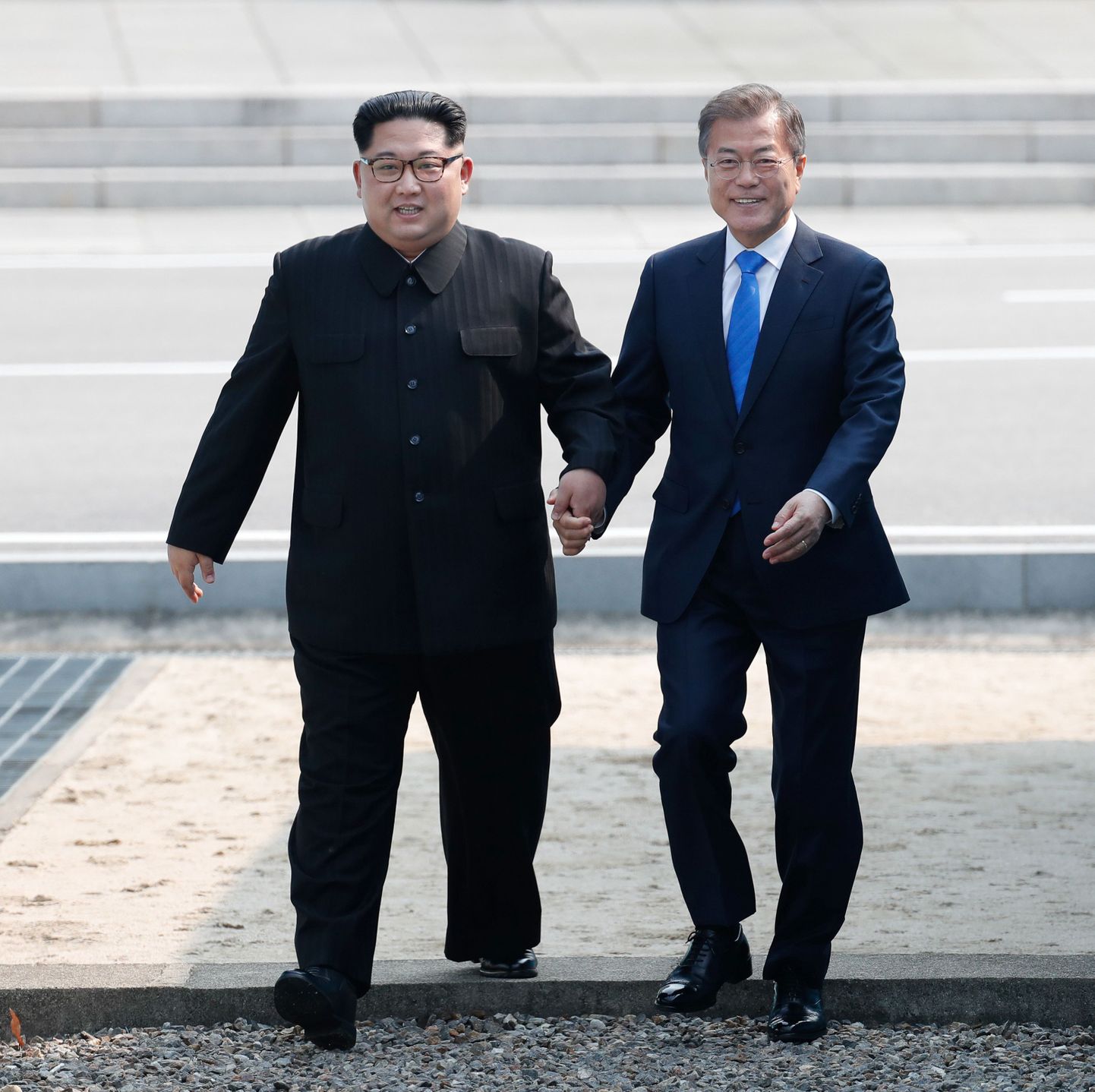 Moon Jae-in ja Kim Jong-un (vasakul)
