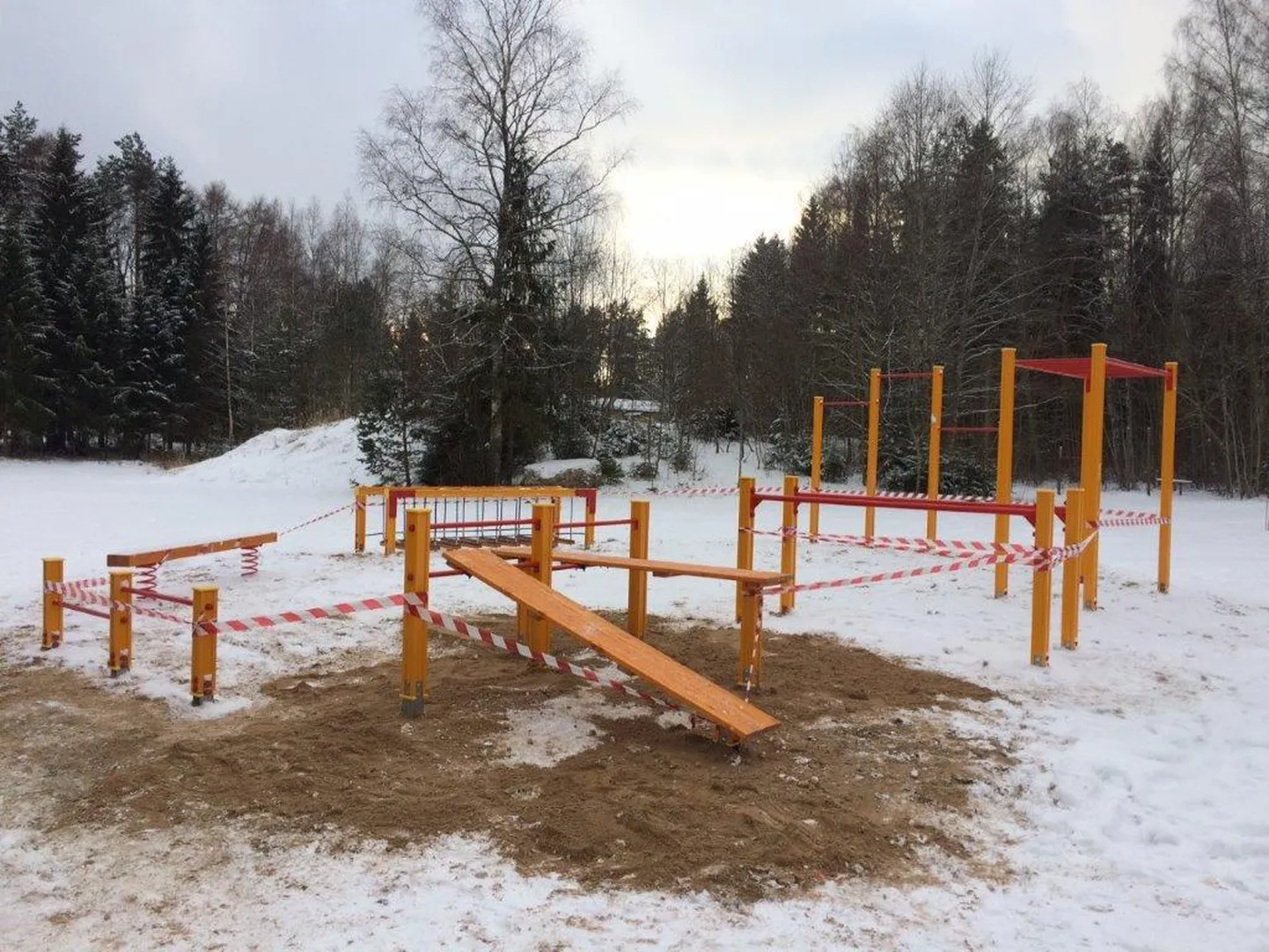 Värskelt Siimustis paika pandud tervisespordiplats.