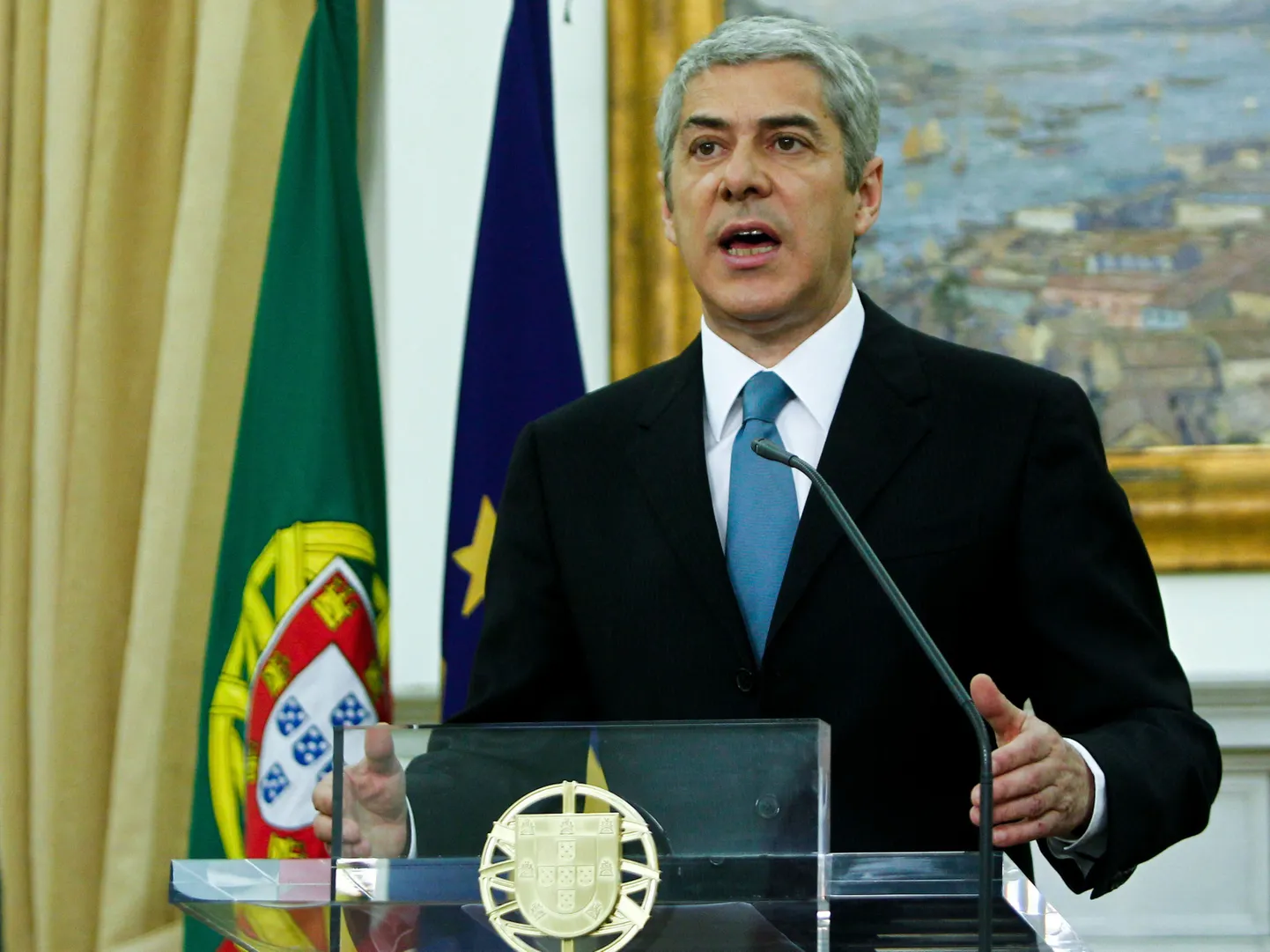 Portugali peaminister Jose Socrates teatab rahvale, et palus EL-lt abi.
