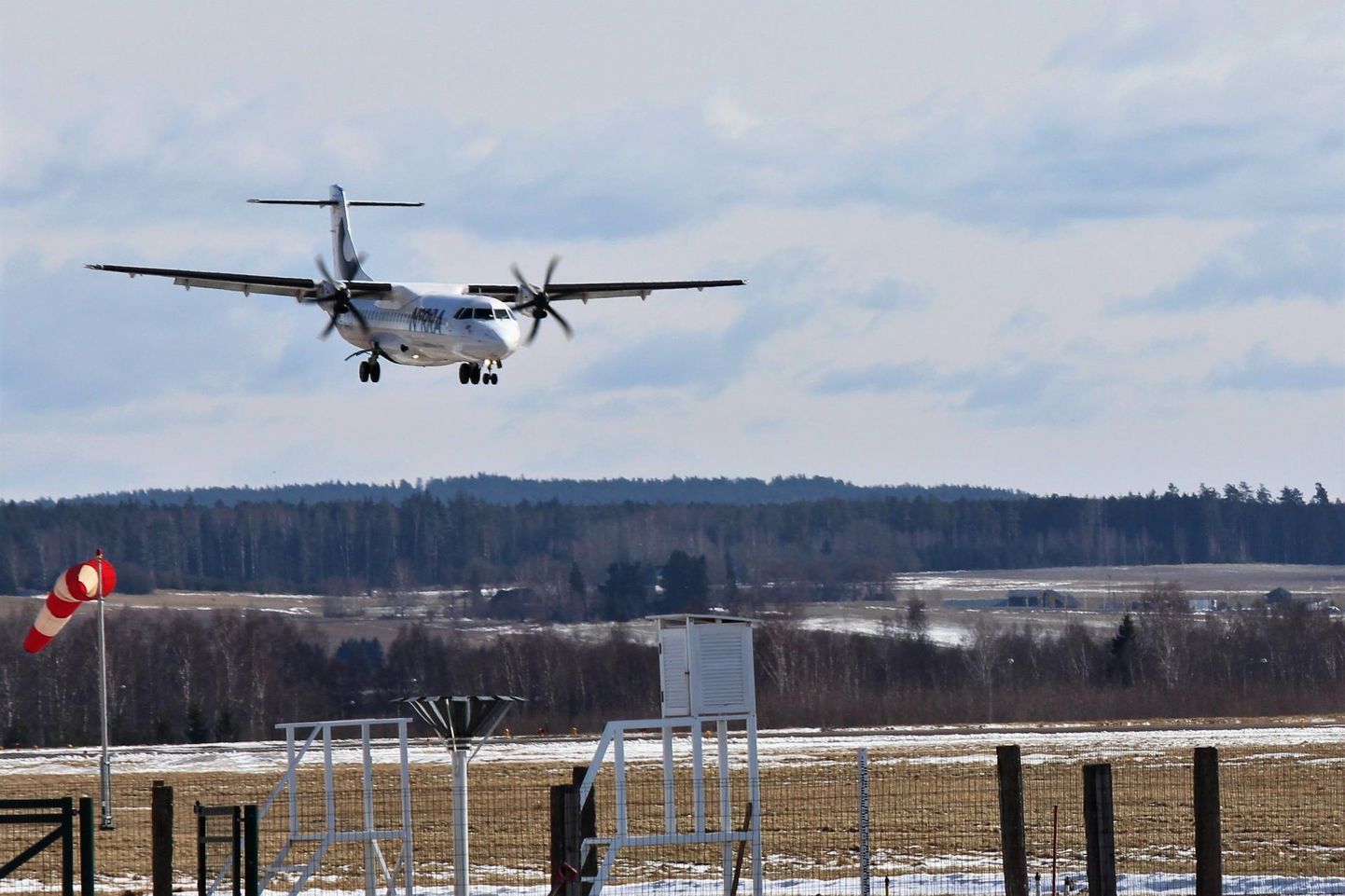Eestist lähtuvate lennuliinide avamise piirangud kehtivad esialgu kuni järgmise kuu lõpuni.