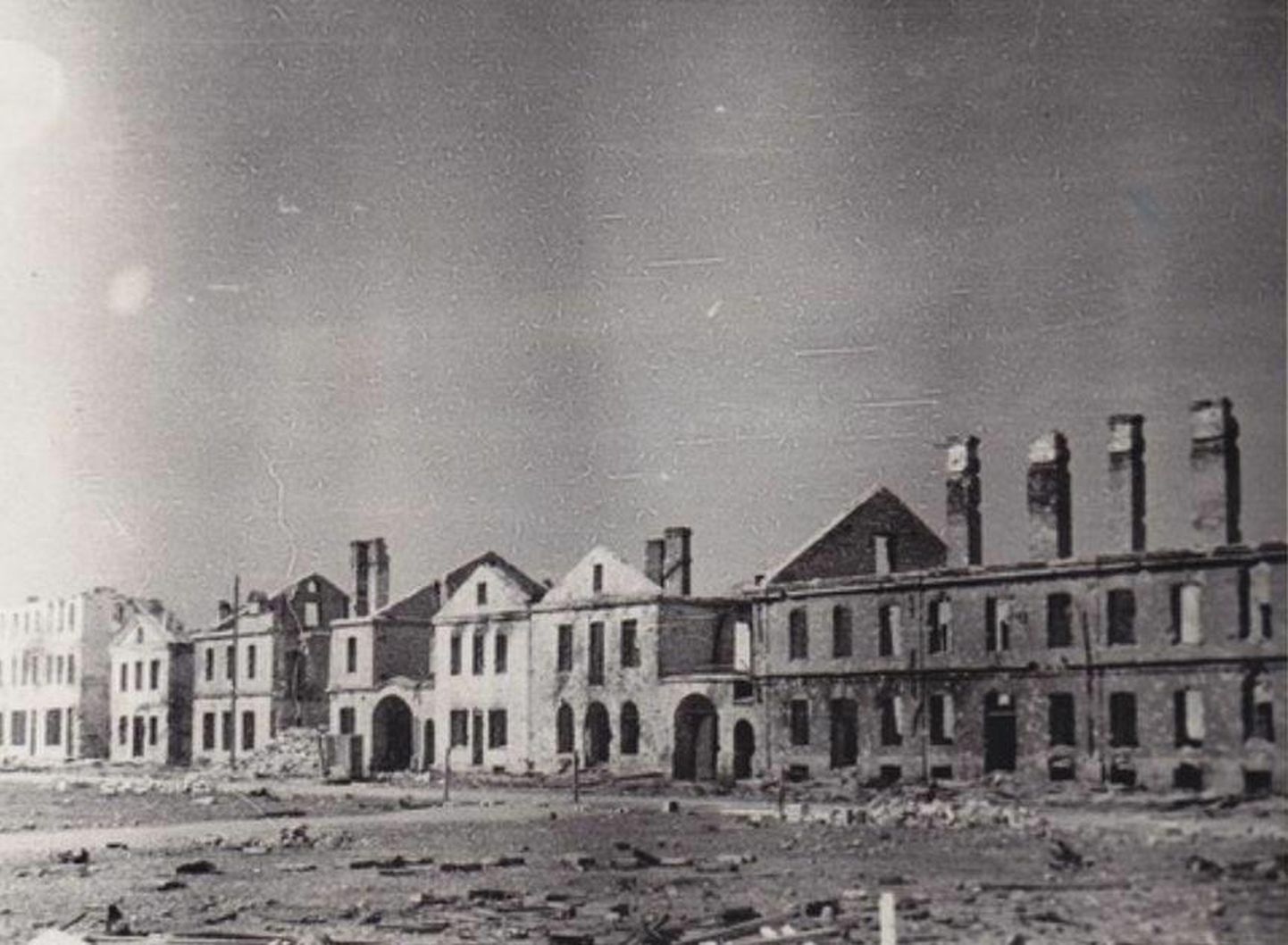 Послевоенная разрушенная Нарва, северная часть площади Пеэтри.