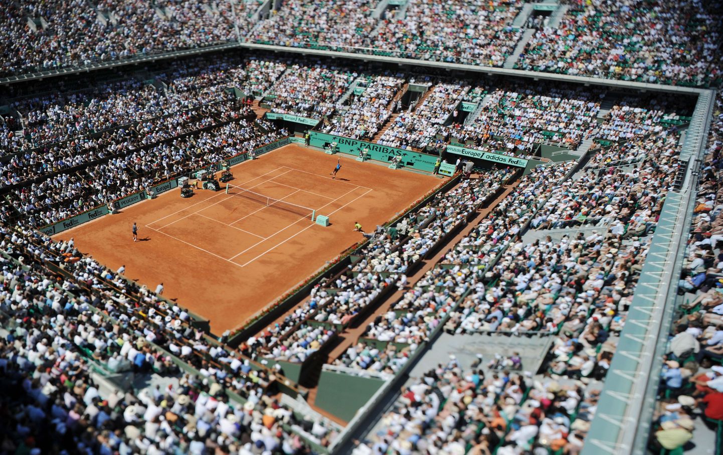 Roland Garrosi tennisekompleksi Philipphe Chatrier'i nime kandev peaväljak.