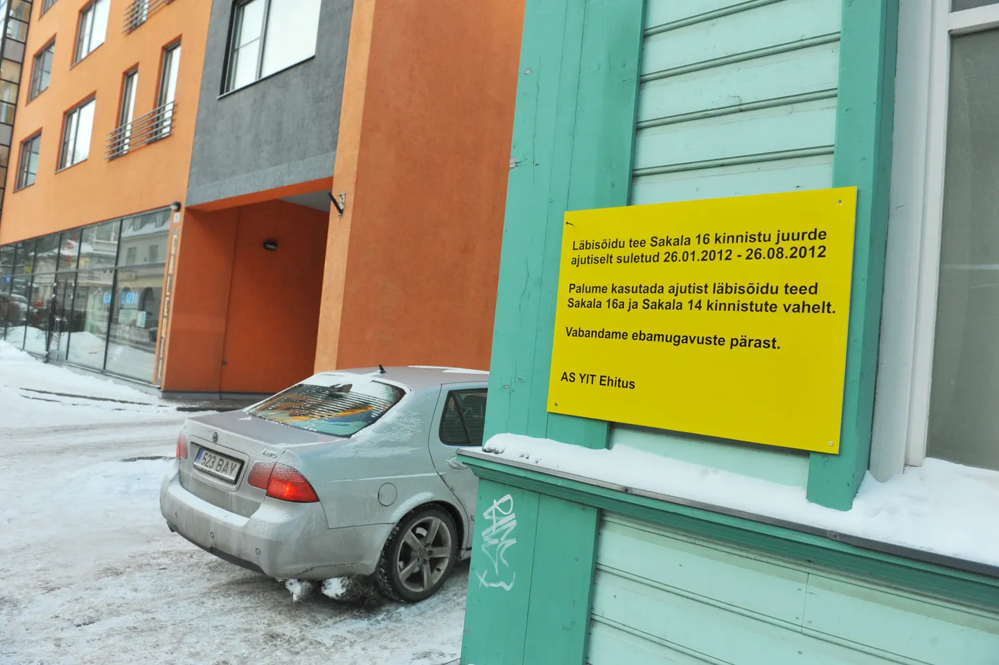Sakala tänava kortermaja elanike kannatused algasid juba varem, kui maja ette rajatud uusehitis jättis nad päikesepaisteta.