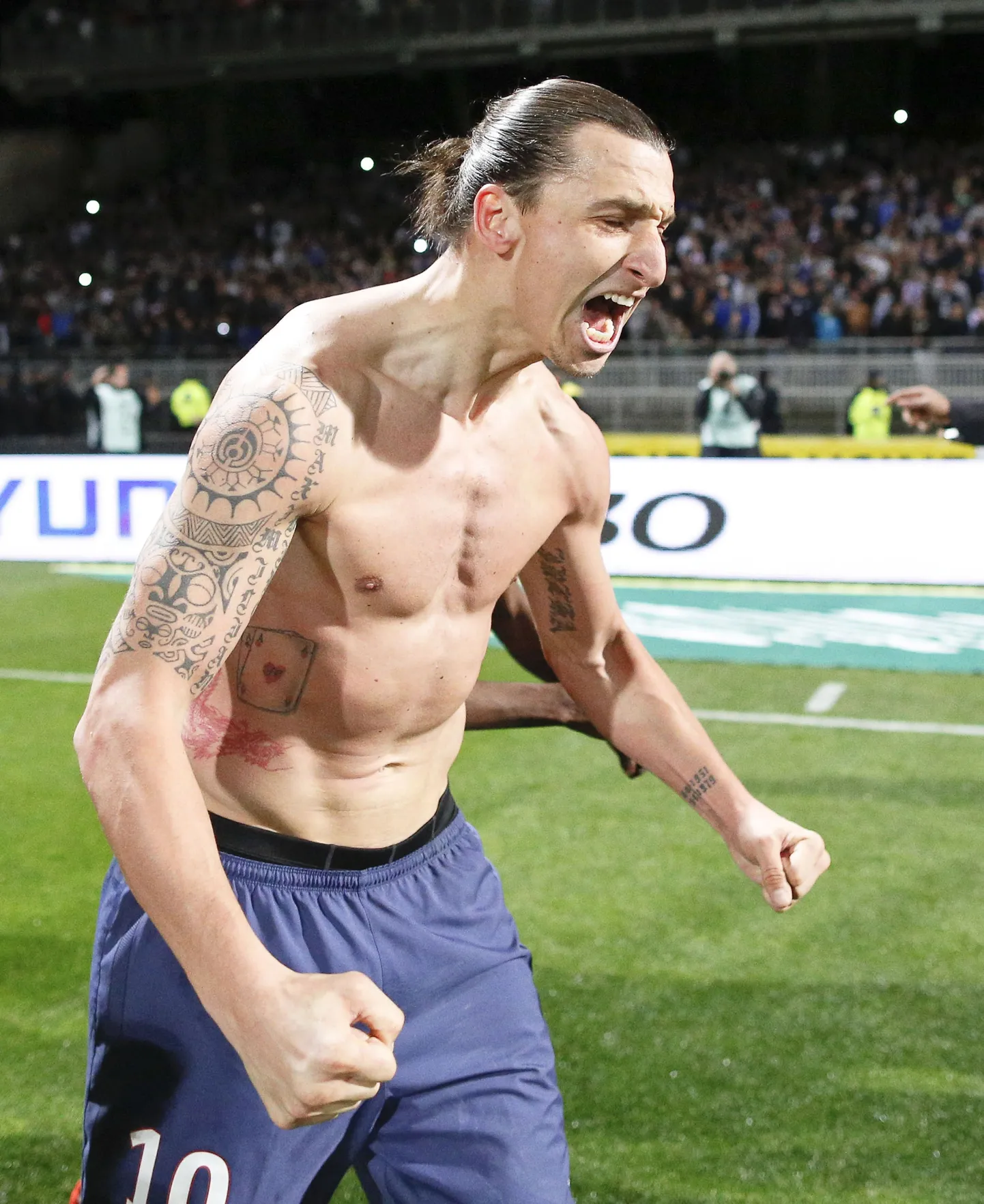 Zlatan Ibrahimovic tiitlivõitu tähistamas.