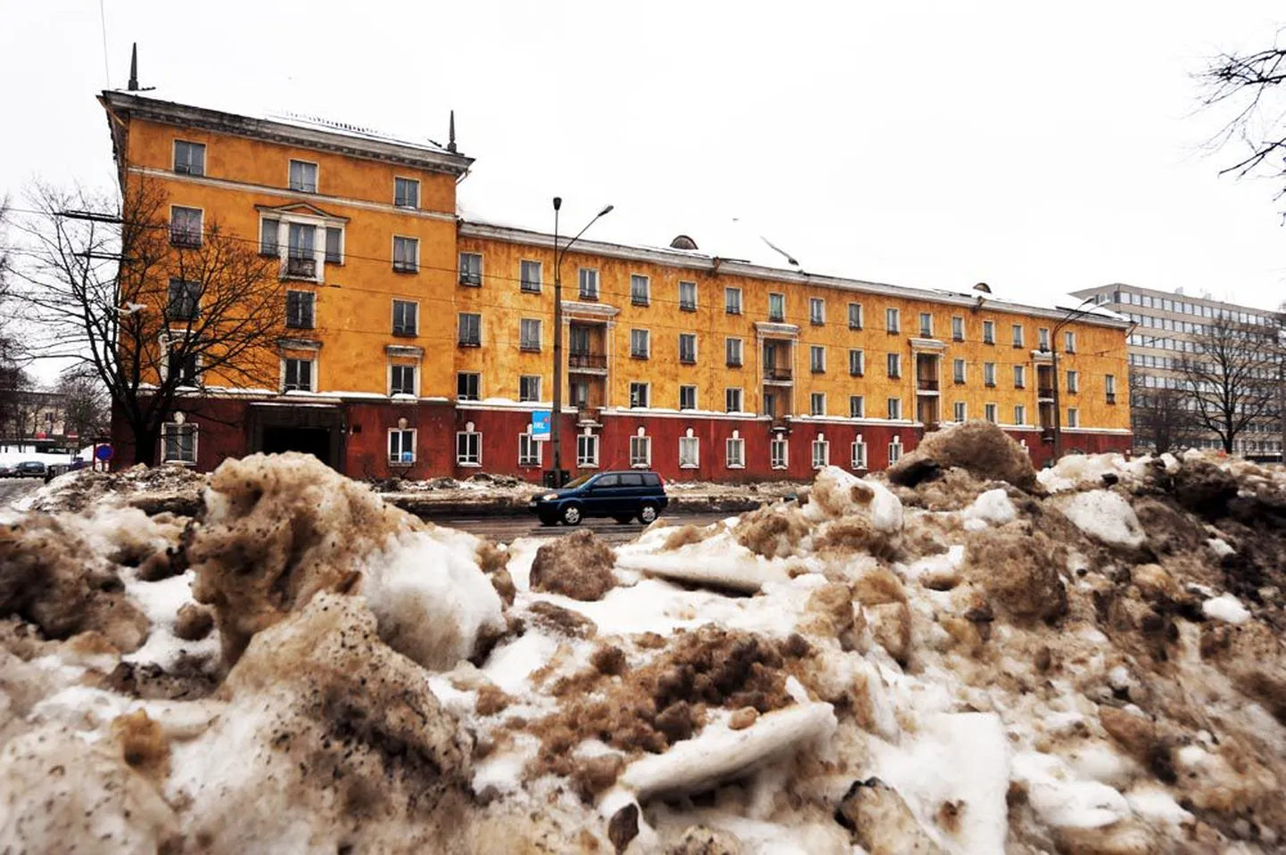 Tulevase ühendkooli kohal aadressil Pärnu maantee 59 on praegu Tallinna Ülikooli endise ühiselamu hoone.
