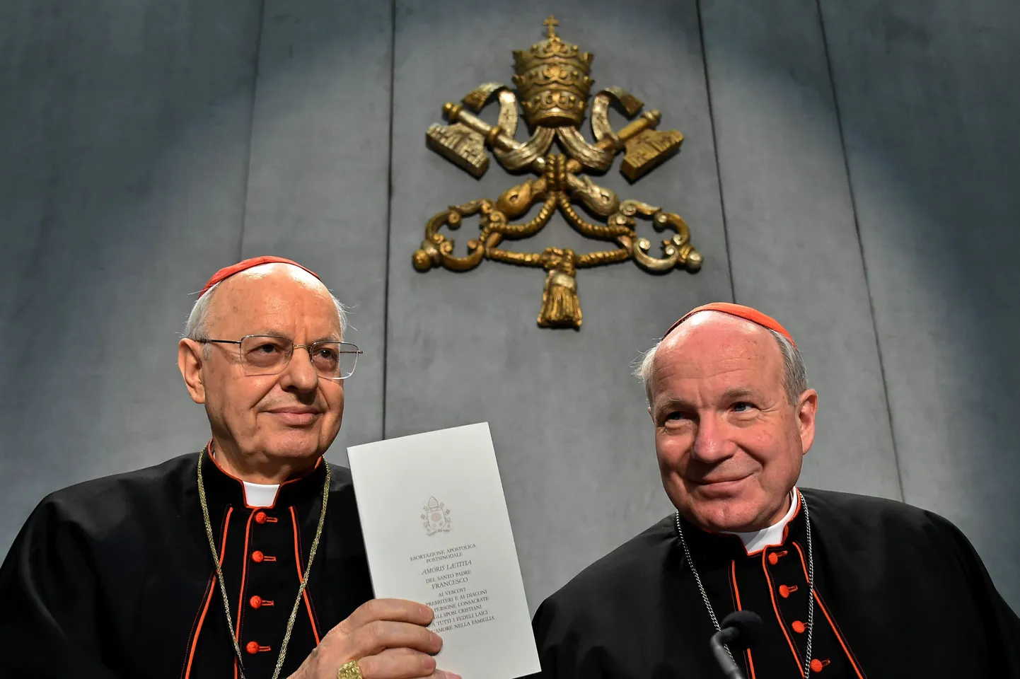 Teoloogiline raskekahurvägi ehk kardinalid Lorenzo Baldisseri ja Christoph Schönborn eilsel ekshortatsiooni tutvustanud pressikonverentsil.