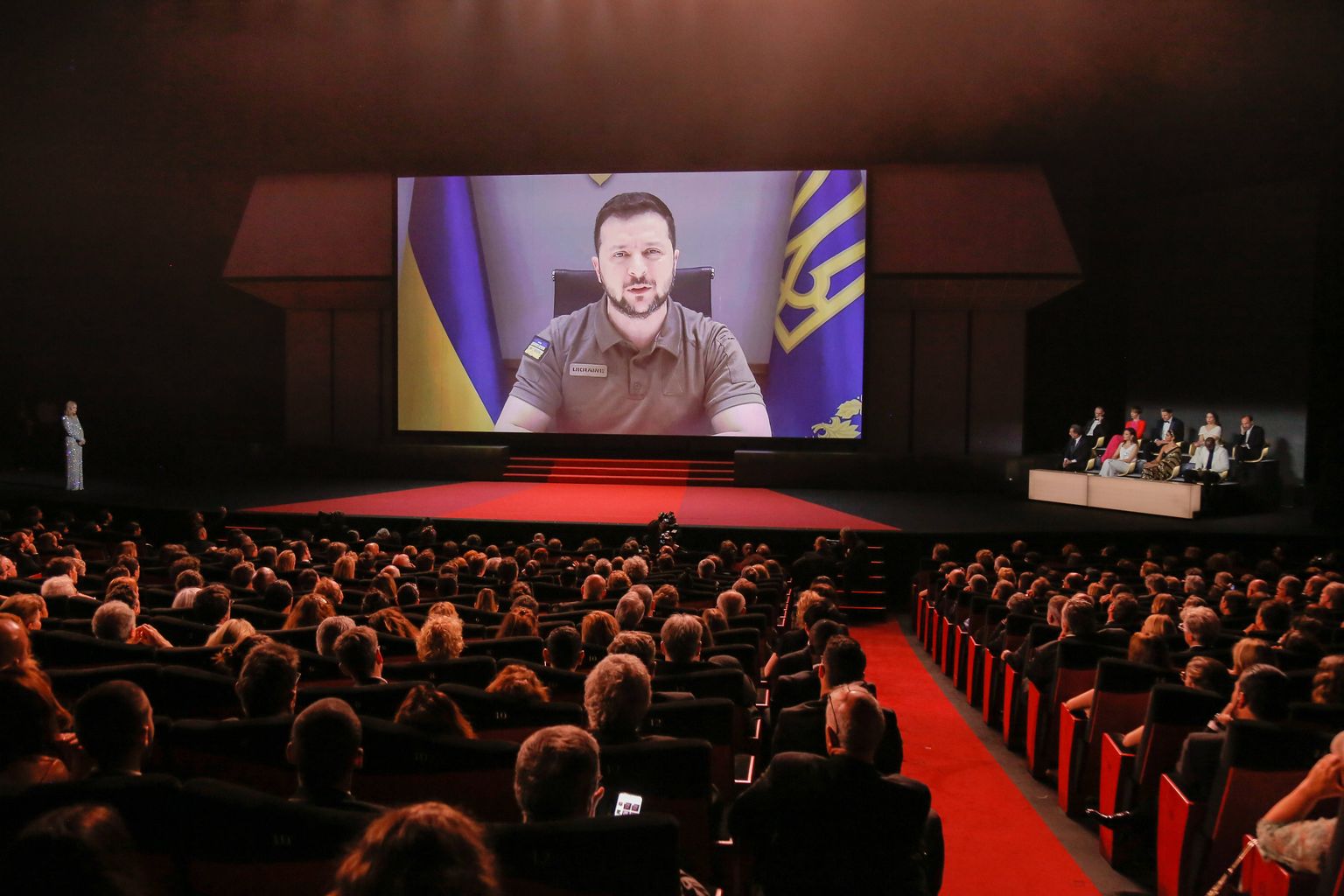 Ukraina president Volodõmõr Zelenskõi pöördus 17. mail 2022 Prantsusmaa Cannes'i filmifestivali avamisel publiku poole