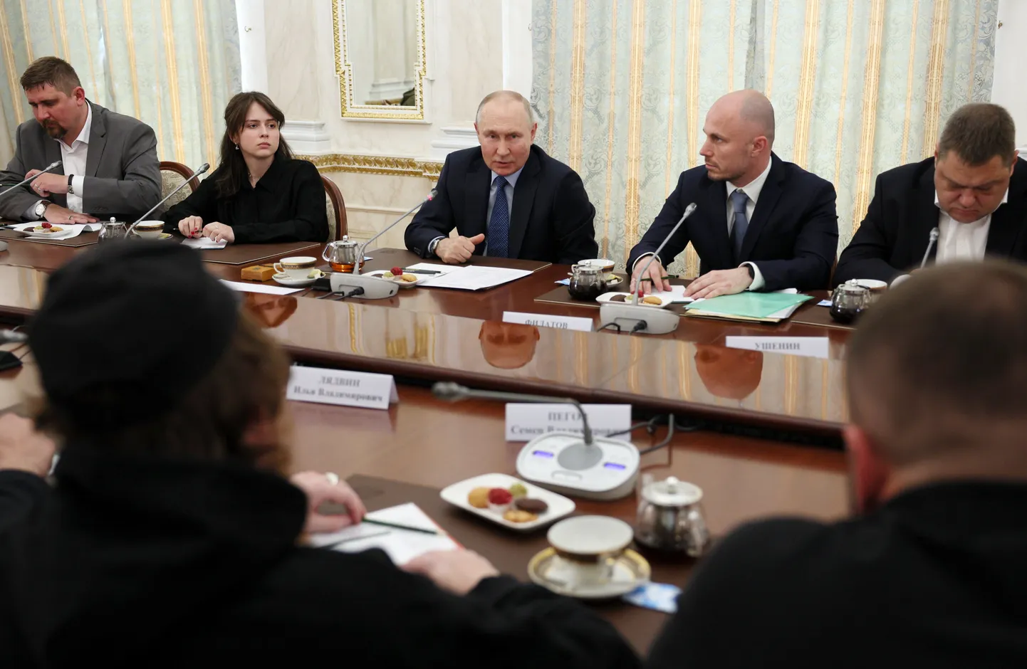President Vladimir Putin kohtumisel Vene sõjablogijatega, Moskvas 13. juuni 2023. a.