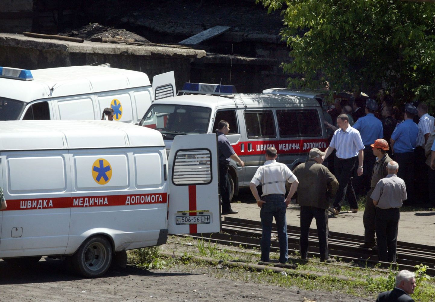 Ukraina kiirabiautod söekaevanduse juures.
