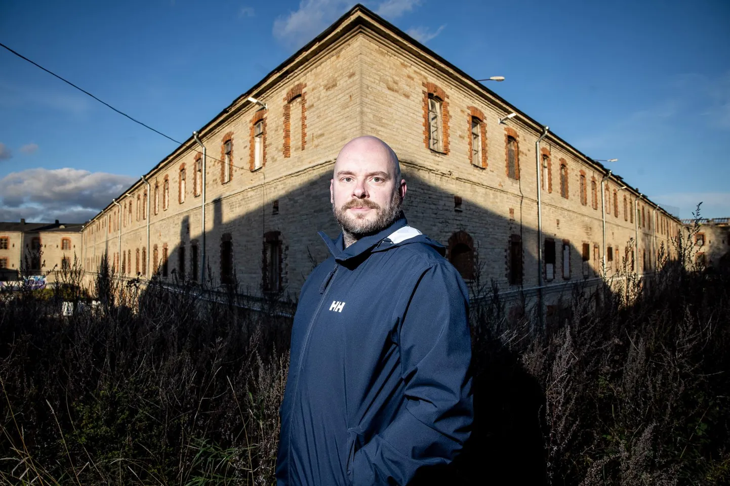 «Kui me ise ka ei usu, mida me teeme, siis ei õnnestu mitte midagi,» on ajaloolane Martin Andreller veendunud, et rahamuredest saadakse üle ja muuseum avatakse 2026. aasta juunis. Pilt on tehtud Patarei juures.