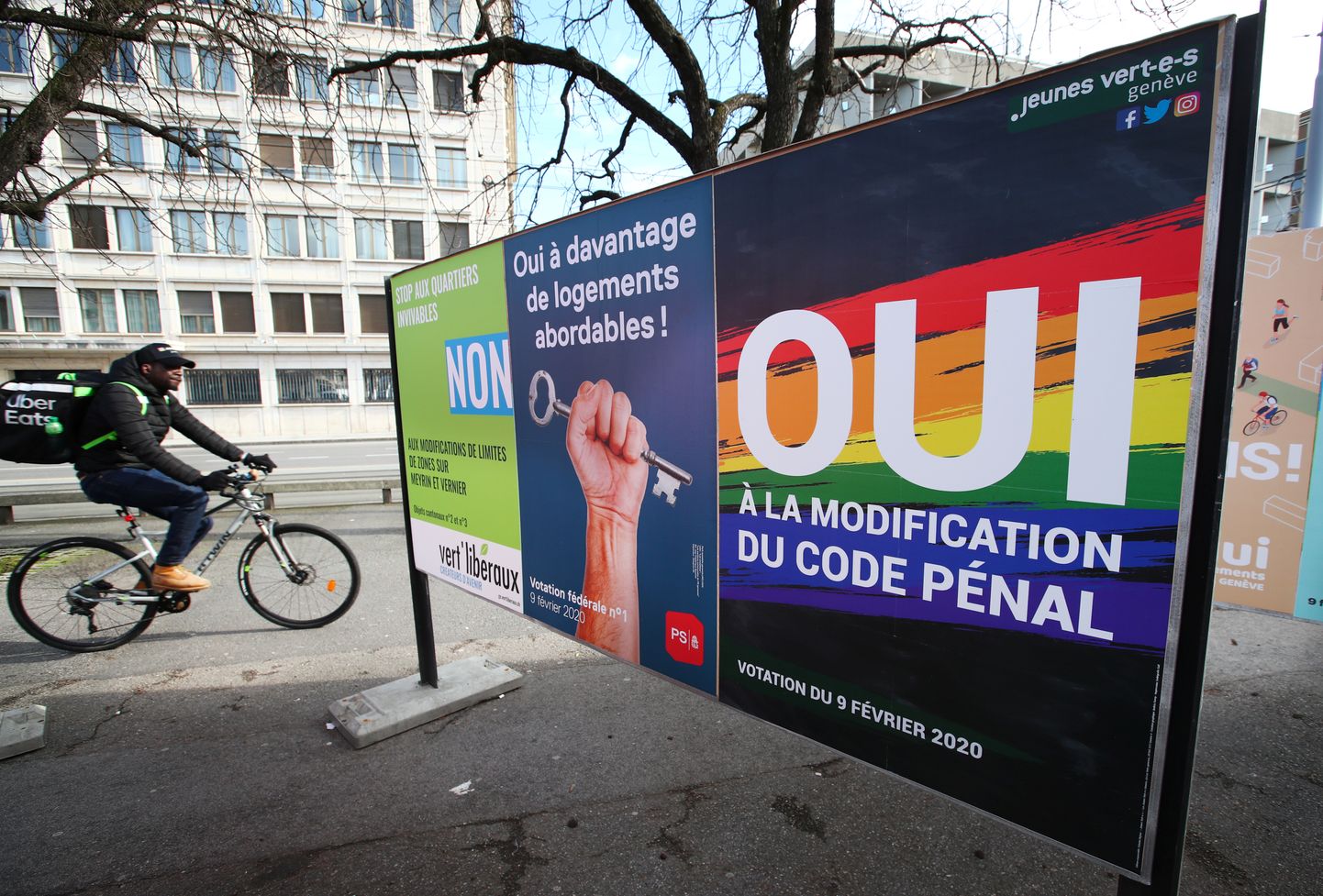 Uut homofoobia vastast seadust toetav plakat Genfis.