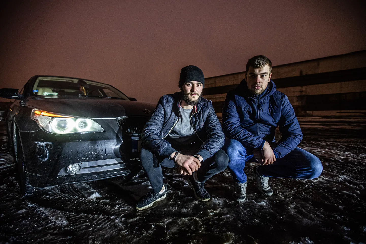 Auto- ja relvahuviline Kirill Orlõšev (vasakul) ja tema sõber Aleksandr Meldri.