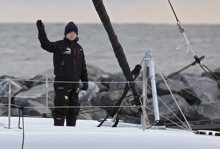 Greta Thunberg katamaraani La Vagabonde pardal 13. novembril USAs Virginias Hamptonis