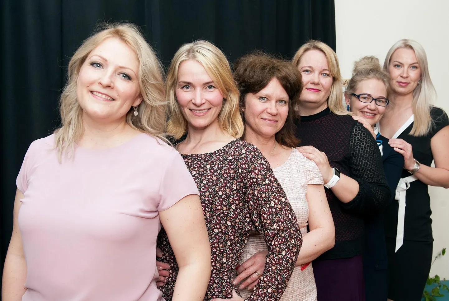 Hulja lasteaia hoolekogu aktiivsemad liikmed korraldasid tuluõhtu: Kristin Reinaas, Marge Schwindt, Monica Jaanimets, Kaire Jaakson, Kati Raudla, Getter Renel. Pildilt puudub Villu Vaimets.