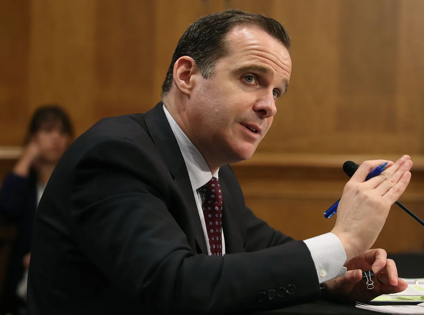 USA eriesindaja IS-i vastase koalitsiooni juures Brett McGurk senati ees ütlusi andmas.