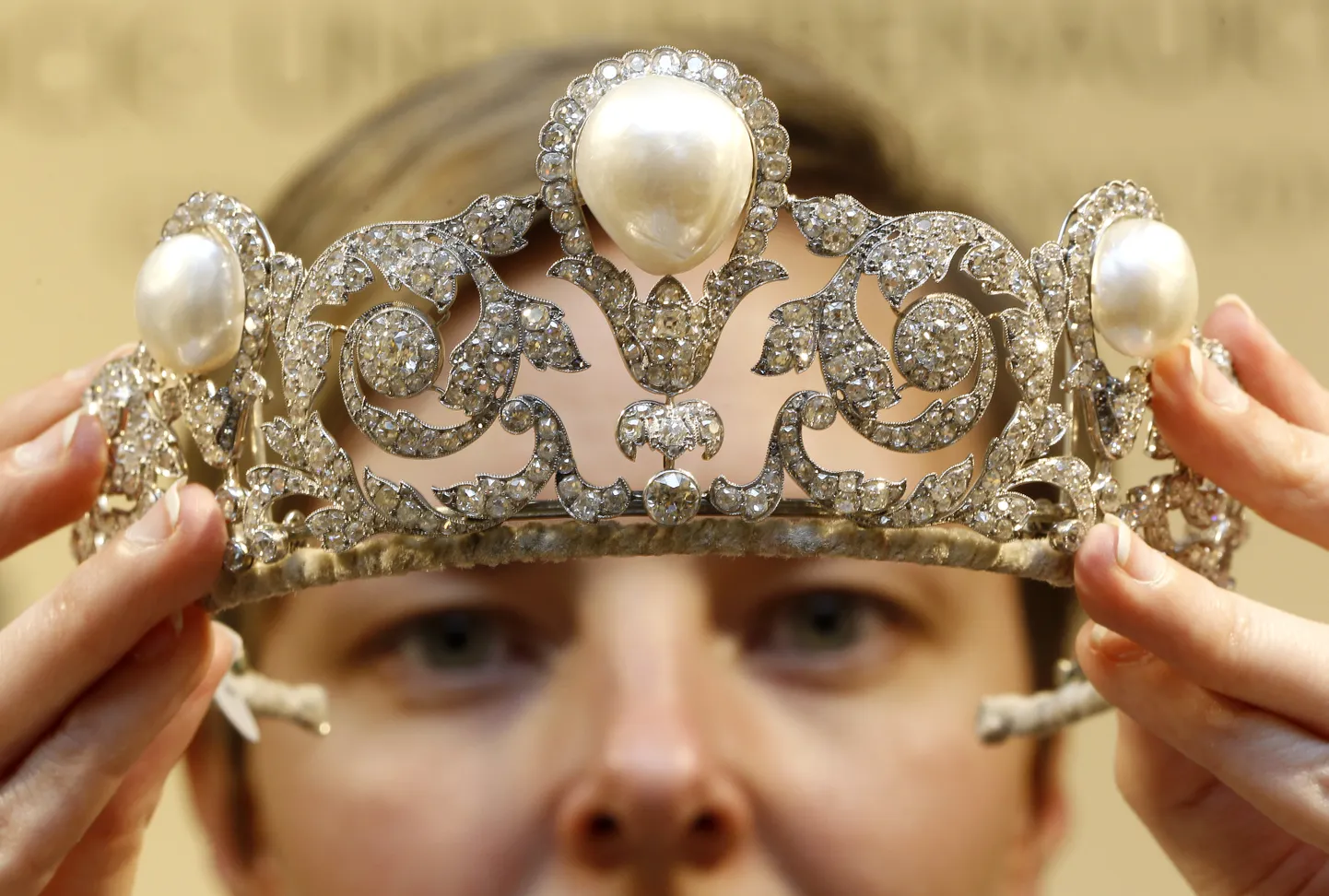 Joseph Chaumet tiaara, mille väärtuseks hinnatakse 1,5 kuni 2,5 miljonit dollarit.