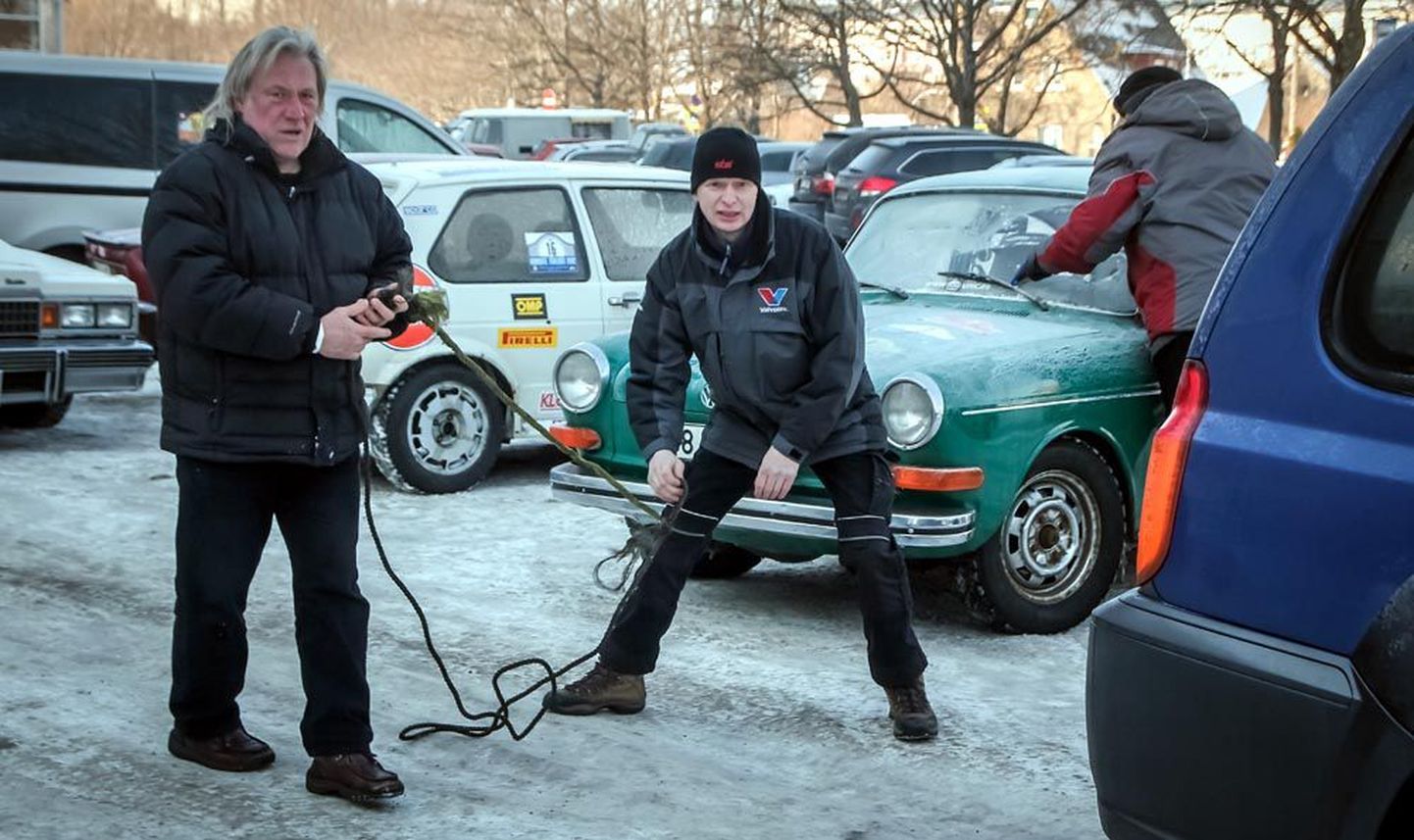 Nädalavahetusel peeti maha juba kaheteistkümnes uunikumide talveralli, mille käigus ligi 150 vanemat ja veel vanemat sõidukit läbisid enam kui 250 kilomeetrit Türilt Pärnusse.