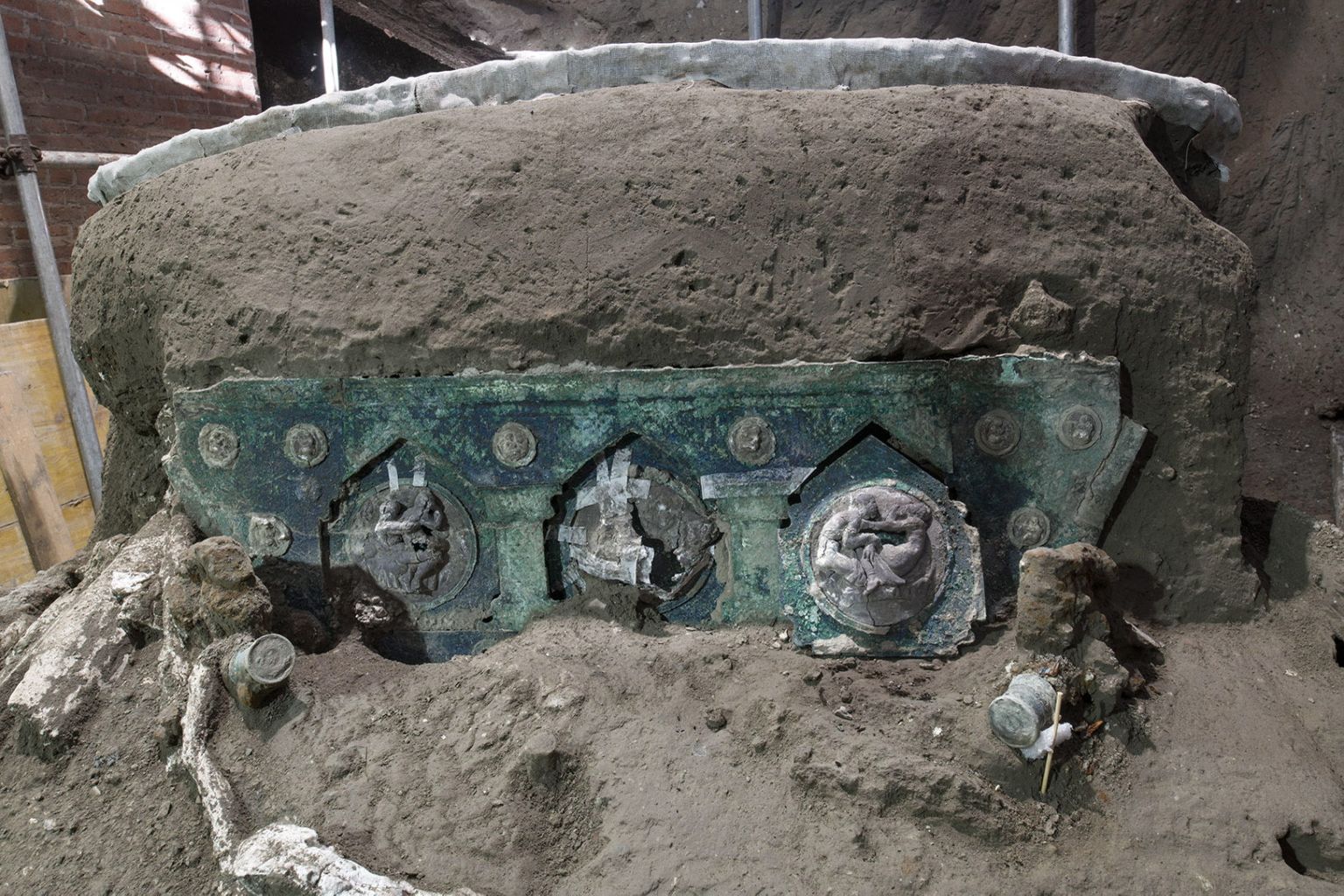 Arheoloogid leidsid Pompei arheoloogiapargis toimuvatel väljakaevamistel luksusliku kaariku